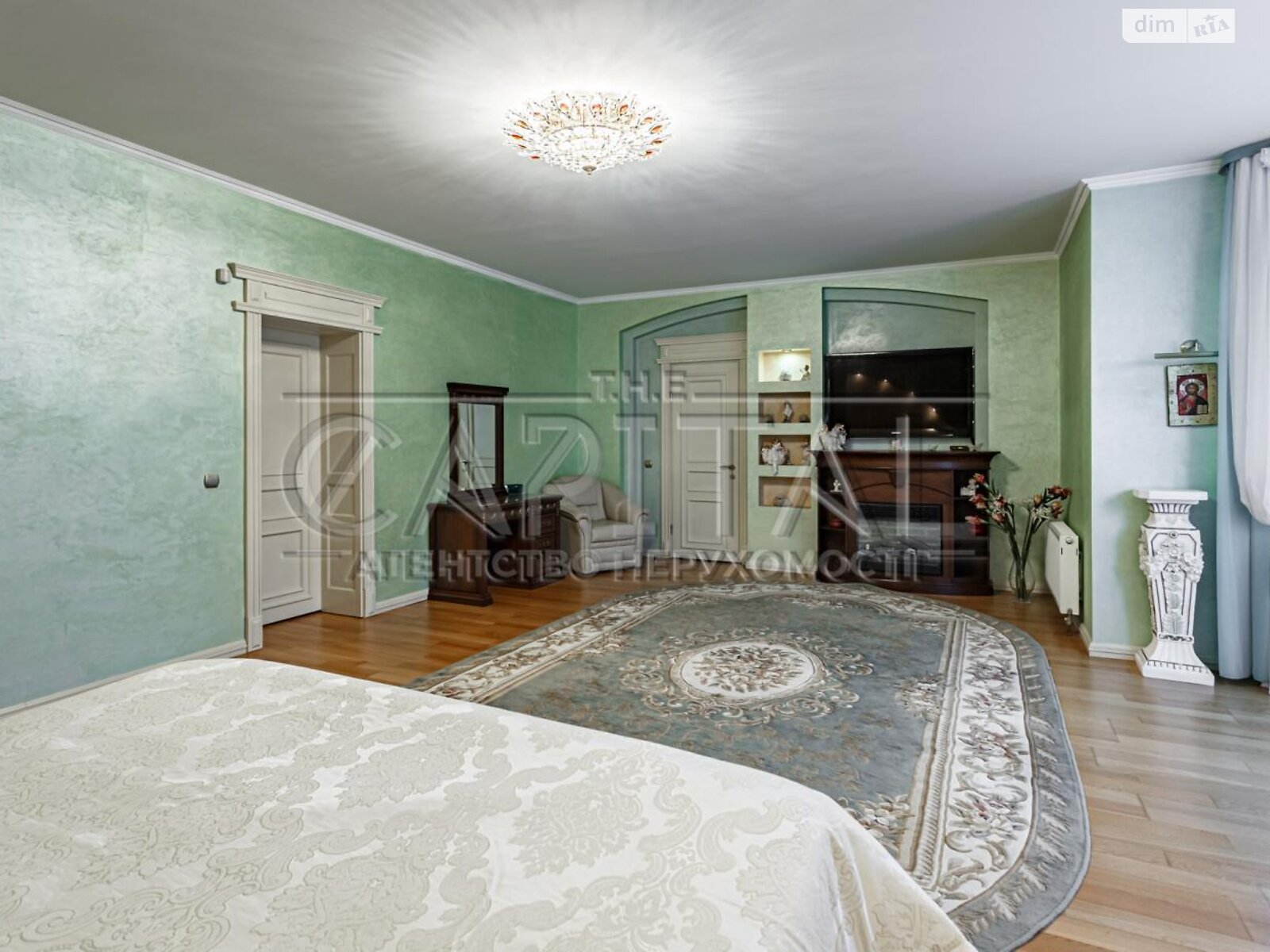 трехэтажный дом с гаражом, 600 кв. м, кирпич. Продажа в Чайках фото 1 трехэтажный дом с гаражом, 600 кв. м, кирпич. Продажа в Чайках фото 1