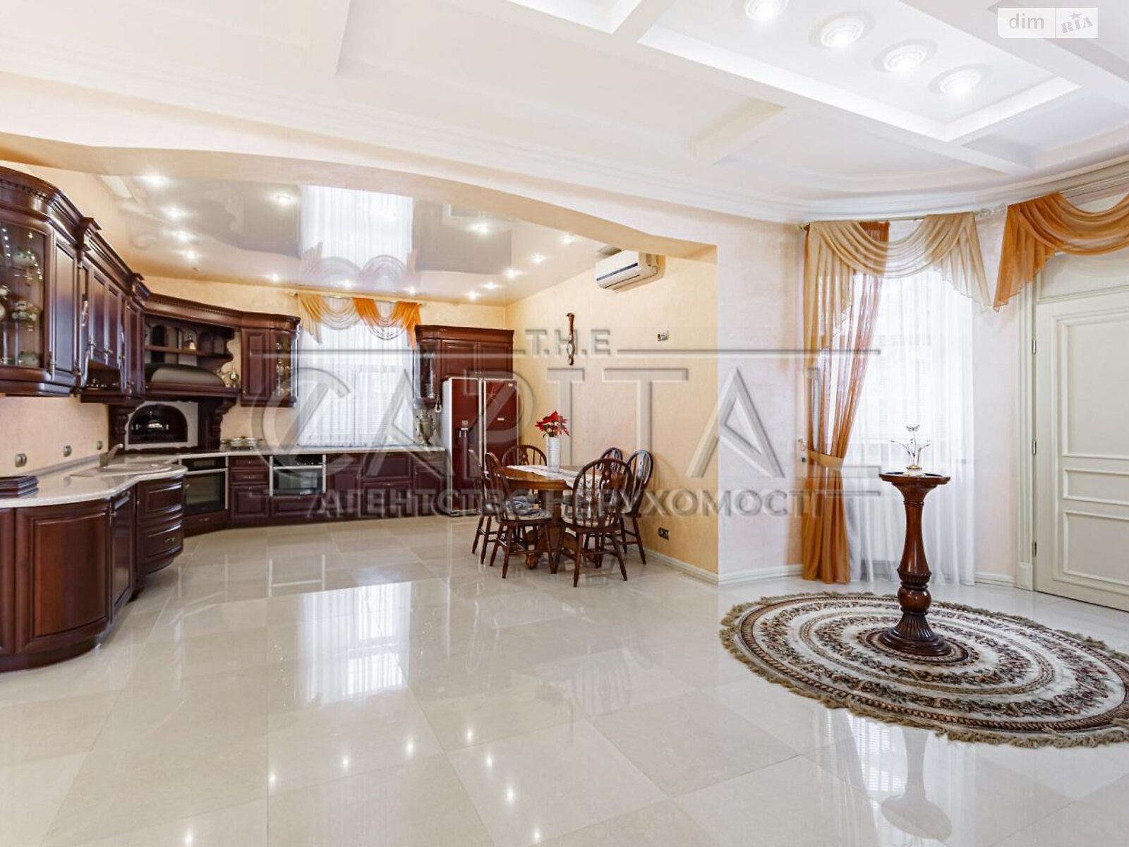 трехэтажный дом с гаражом, 600 кв. м, кирпич. Продажа в Чайках фото 1 трехэтажный дом с гаражом, 600 кв. м, кирпич. Продажа в Чайках фото 1
