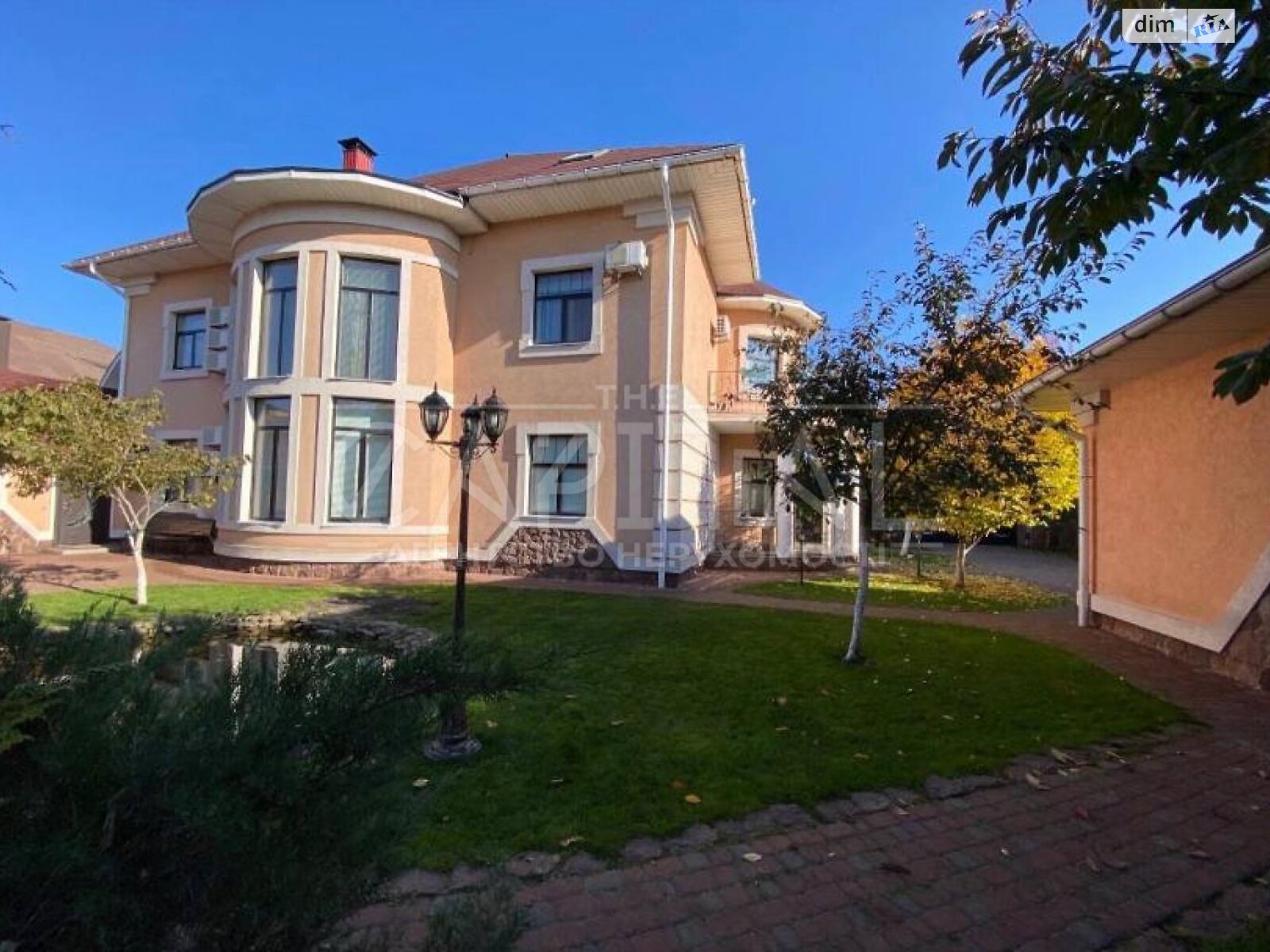 трехэтажный дом с гаражом, 600 кв. м, кирпич. Продажа в Чайках фото 1 трехэтажный дом с гаражом, 600 кв. м, кирпич. Продажа в Чайках фото 1