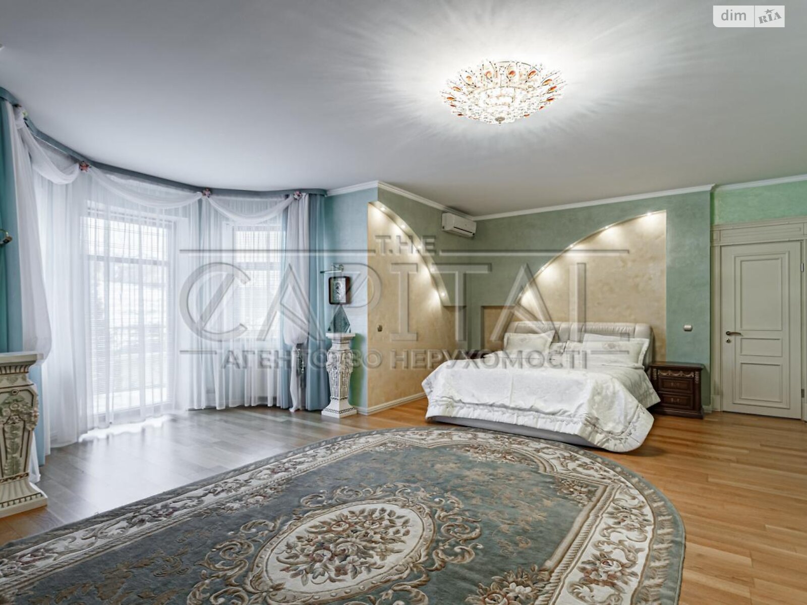 трехэтажный дом с гаражом, 600 кв. м, кирпич. Продажа в Чайках фото 1 трехэтажный дом с гаражом, 600 кв. м, кирпич. Продажа в Чайках фото 1