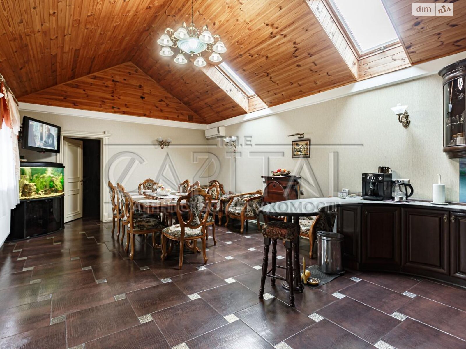 трехэтажный дом с гаражом, 600 кв. м, кирпич. Продажа в Чайках фото 1 трехэтажный дом с гаражом, 600 кв. м, кирпич. Продажа в Чайках фото 1