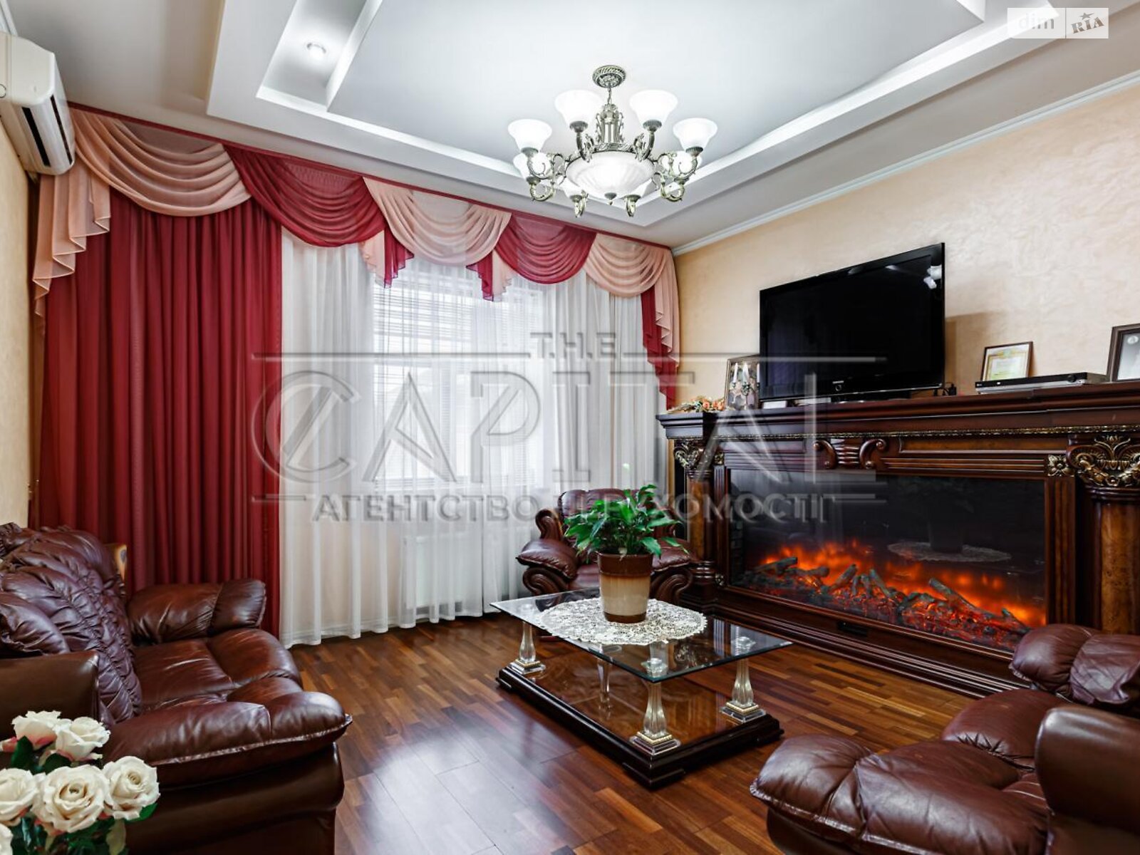 трехэтажный дом с гаражом, 600 кв. м, кирпич. Продажа в Чайках фото 1 трехэтажный дом с гаражом, 600 кв. м, кирпич. Продажа в Чайках фото 1