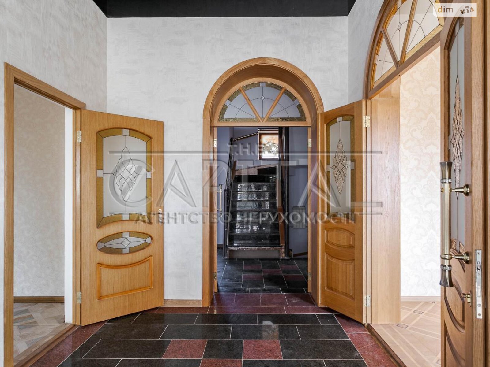 двоповерховий будинок з мансардою, 441 кв. м, цегла. Продаж у Чайках фото 1 двоповерховий будинок з мансардою, 441 кв. м, цегла. Продаж у Чайках фото 1