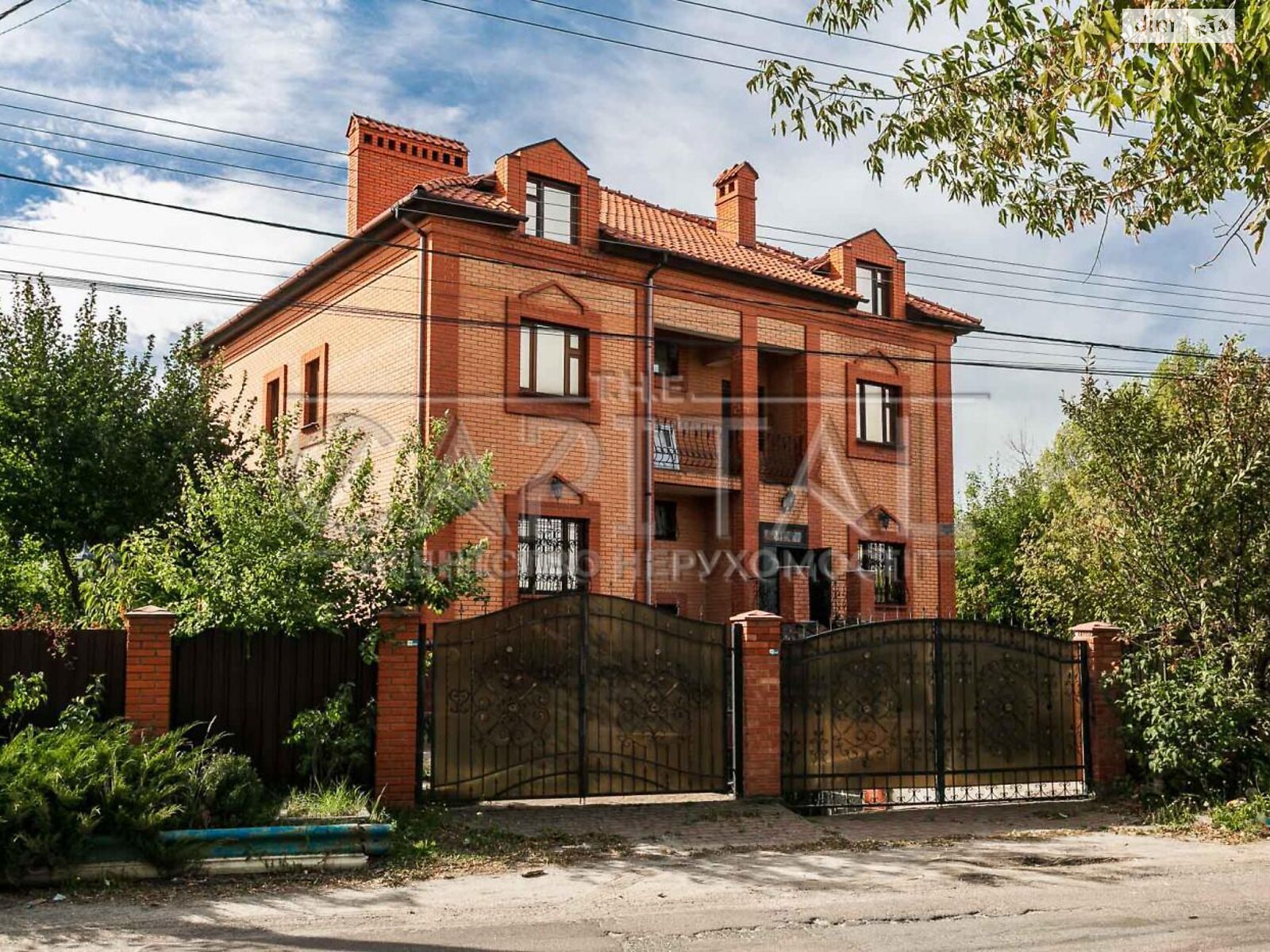 двоповерховий будинок з мансардою, 441 кв. м, цегла. Продаж у Чайках фото 1 двоповерховий будинок з мансардою, 441 кв. м, цегла. Продаж у Чайках фото 1