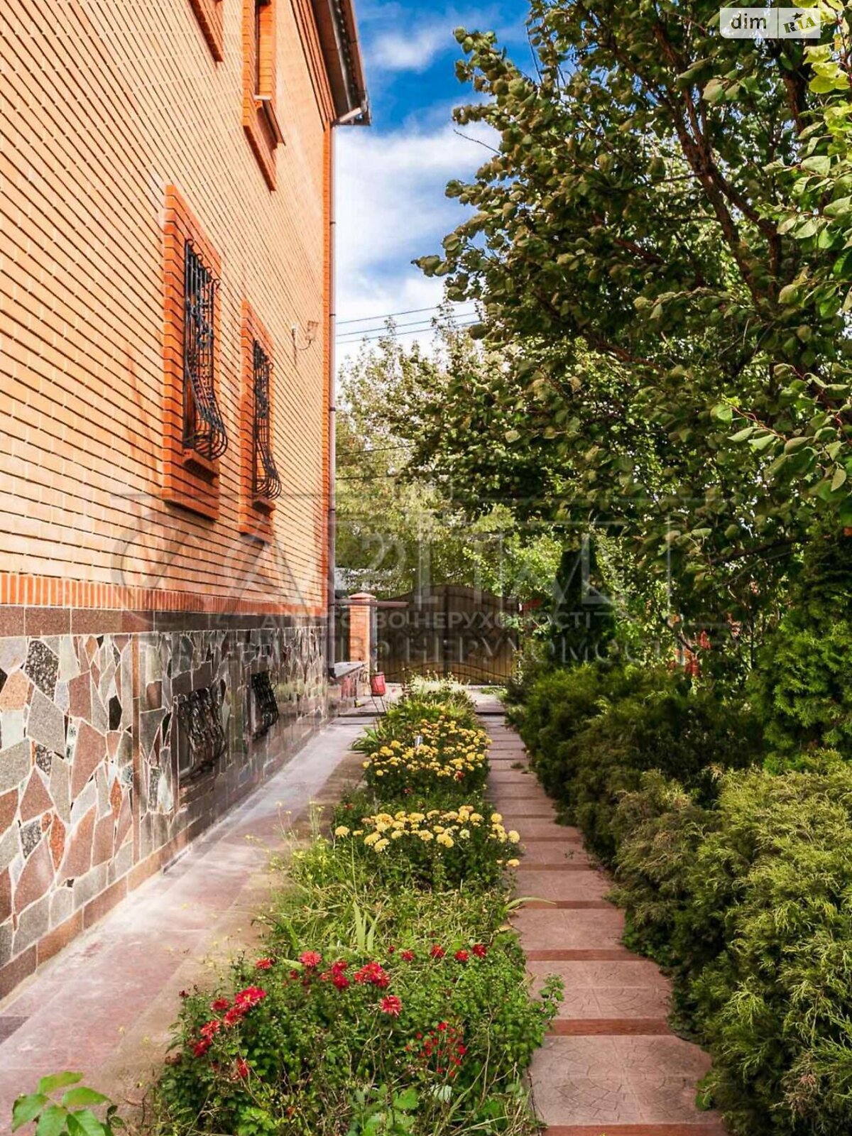 двоповерховий будинок з мансардою, 441 кв. м, цегла. Продаж у Чайках фото 1 двоповерховий будинок з мансардою, 441 кв. м, цегла. Продаж у Чайках фото 1