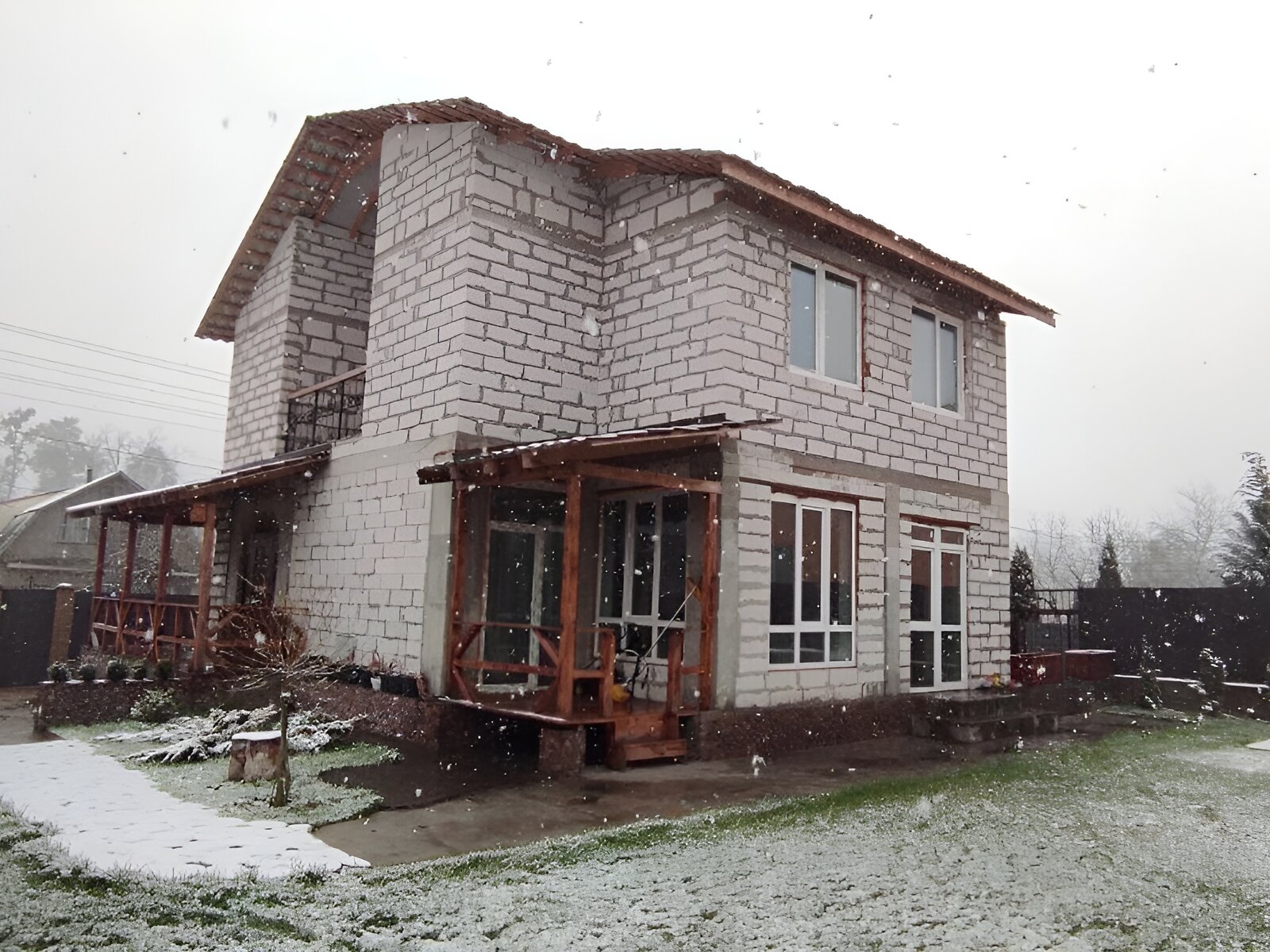 двухэтажный дом с гаражом, 297 кв. м, пеноблок. Продажа в Чайках фото 1 двухэтажный дом с гаражом, 297 кв. м, пеноблок. Продажа в Чайках фото 1