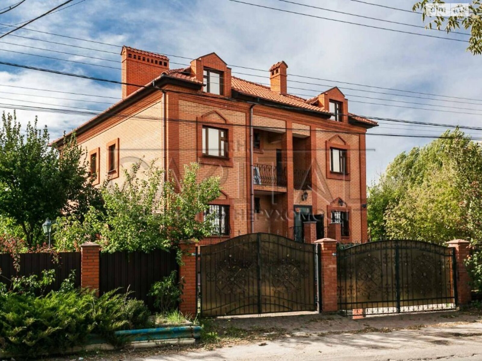 двухэтажный дом, 441 кв. м, кирпич. Продажа в Чайках фото 1