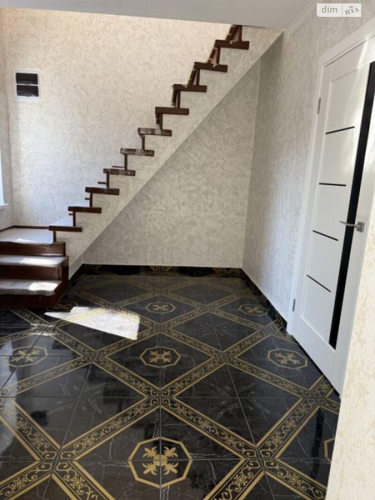 двухэтажный дом с отоплением, 140 кв. м, пеноблок. Продажа в Черкассах район 700-летия фото 1