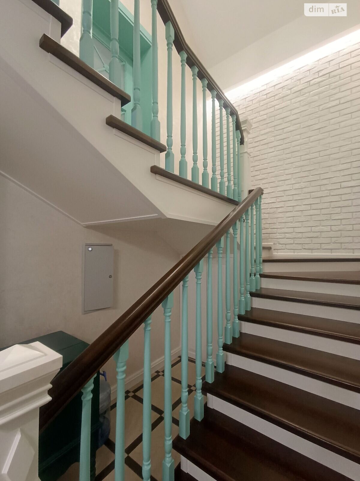 триповерховий будинок, 300 кв. м, газобетон. Продаж в Черкасах, район Дахнівка фото 1 триповерховий будинок, 300 кв. м, газобетон. Продаж в Черкасах, район Дахнівка фото 1