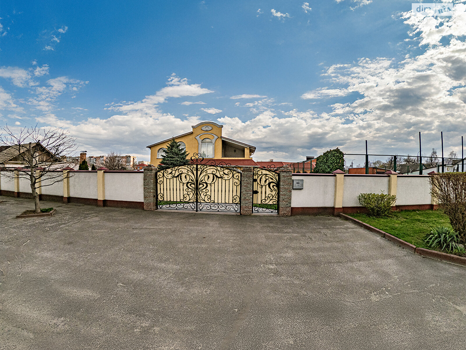 двоповерховий будинок з балконом, 350 кв. м, цегла. Продаж в Черкасах, район Придніпровський фото 1 двоповерховий будинок з балконом, 350 кв. м, цегла. Продаж в Черкасах, район Придніпровський фото 1
