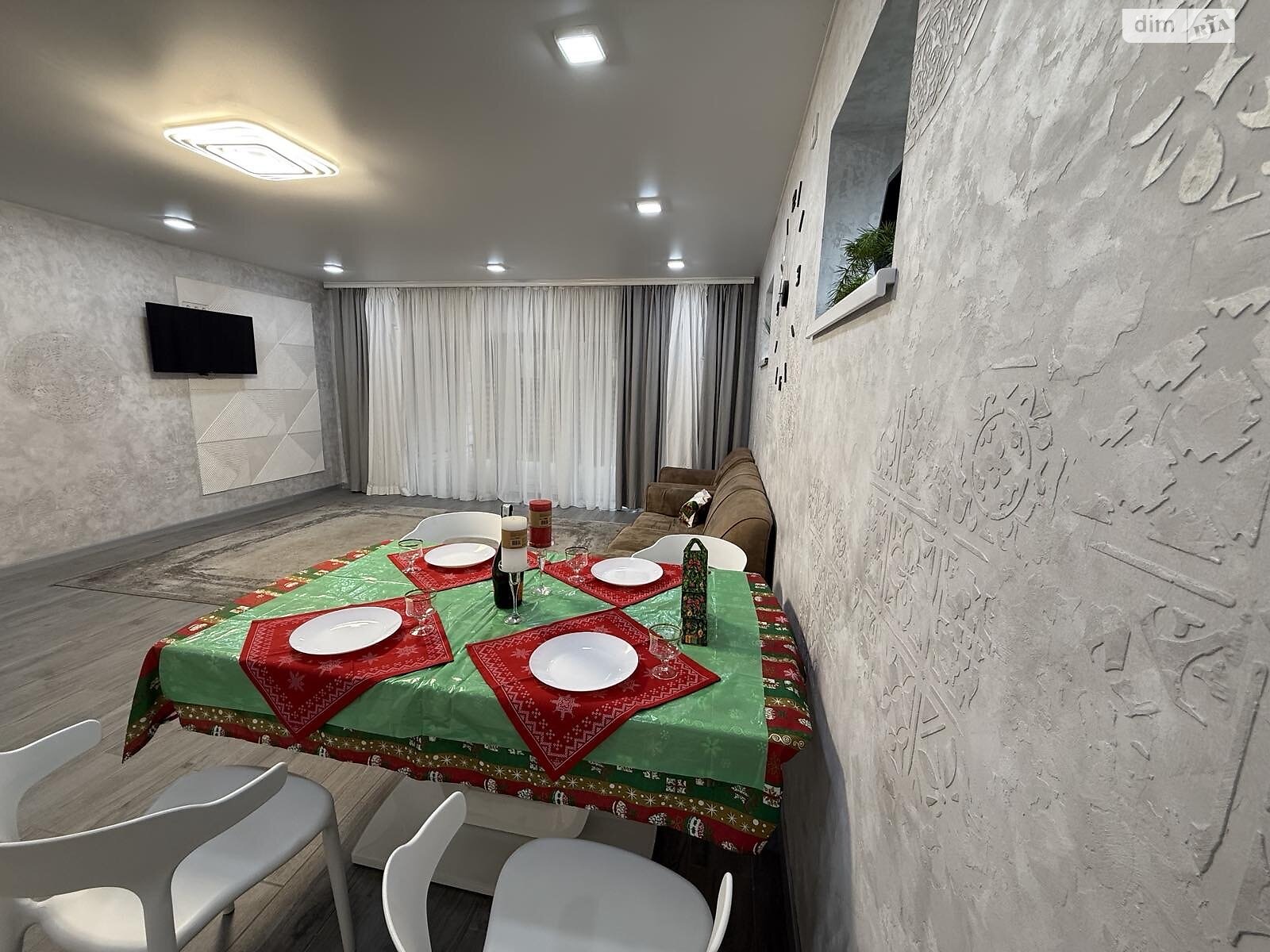 двухэтажный дом с балконом, 207.1 кв. м, шлакоблок. Продажа в Черкассах район Приднепровский фото 1