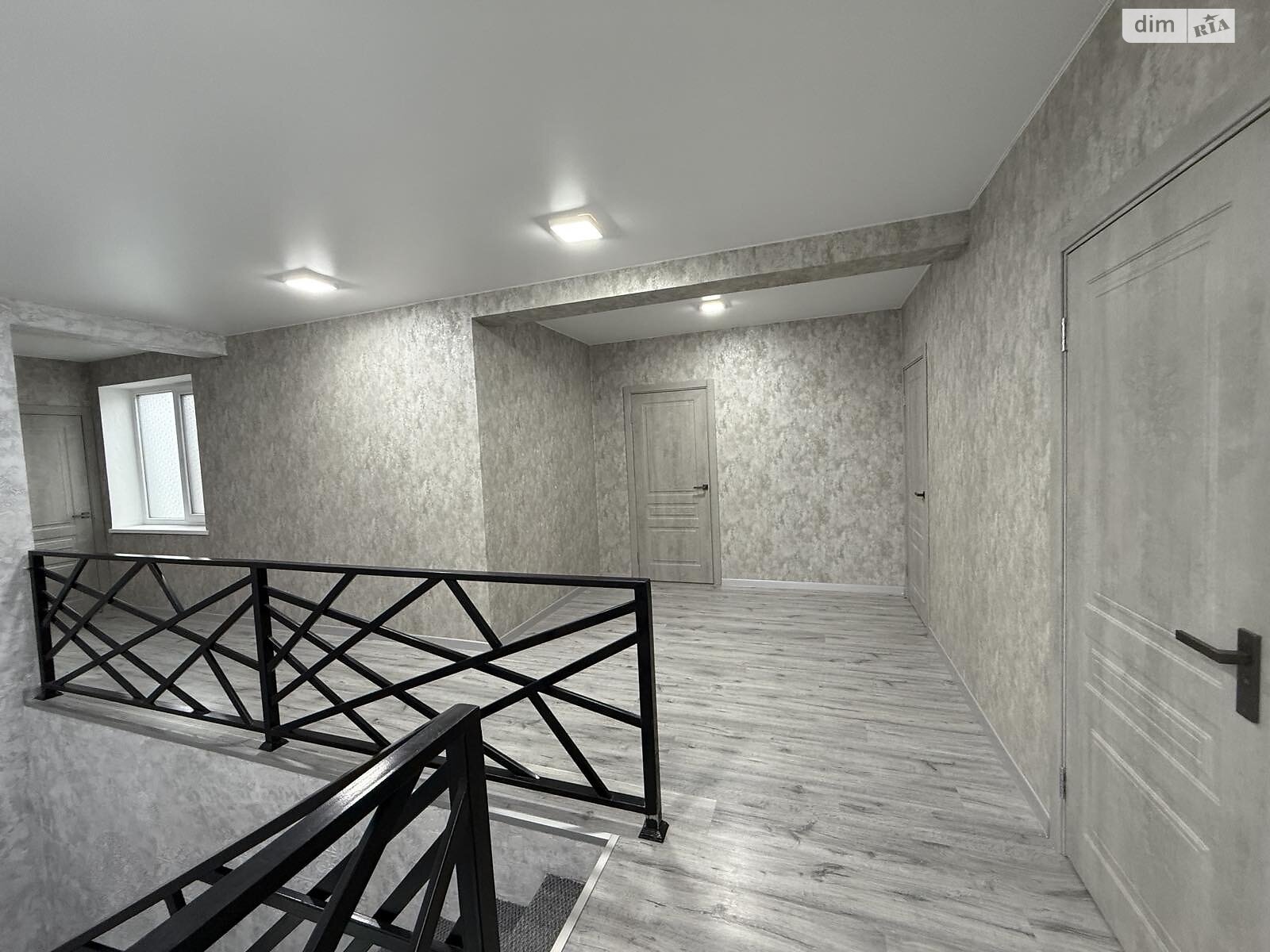 двухэтажный дом с балконом, 207.1 кв. м, шлакоблок. Продажа в Черкассах район Приднепровский фото 1