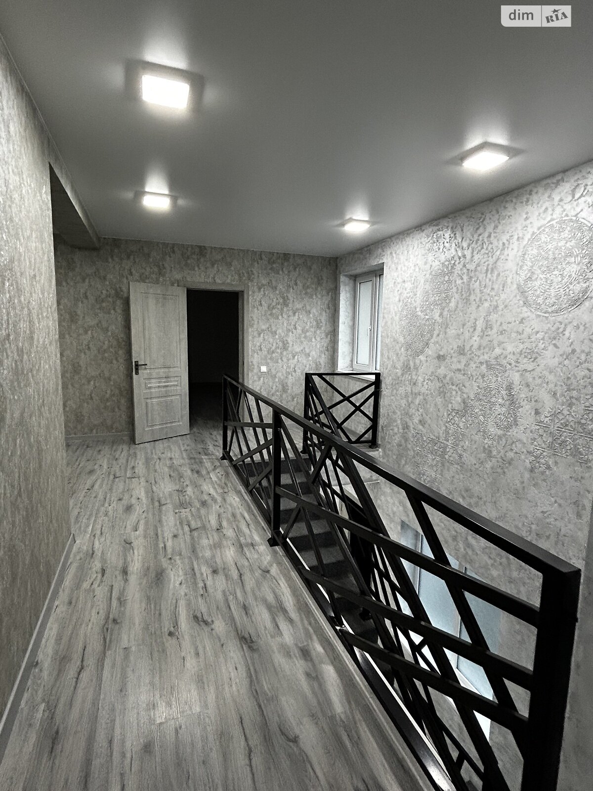 двухэтажный дом с балконом, 207.1 кв. м, шлакоблок. Продажа в Черкассах район Приднепровский фото 1