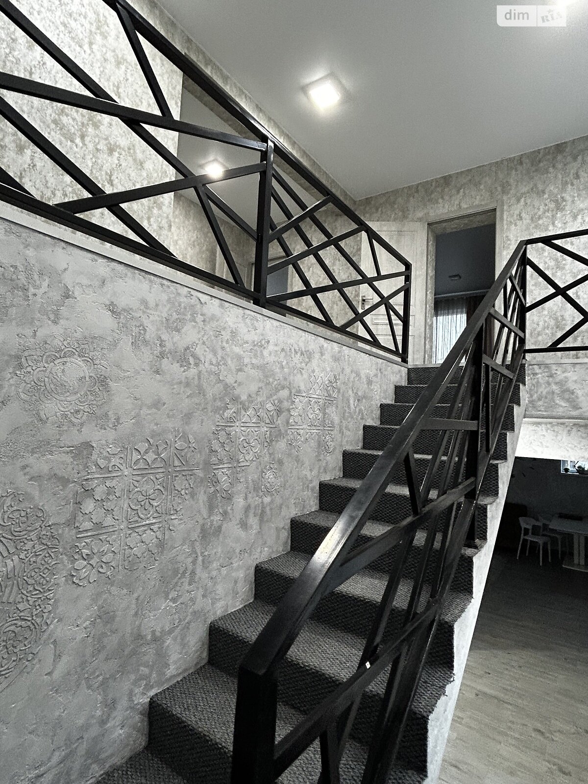 двухэтажный дом с балконом, 207.1 кв. м, шлакоблок. Продажа в Черкассах район Приднепровский фото 1