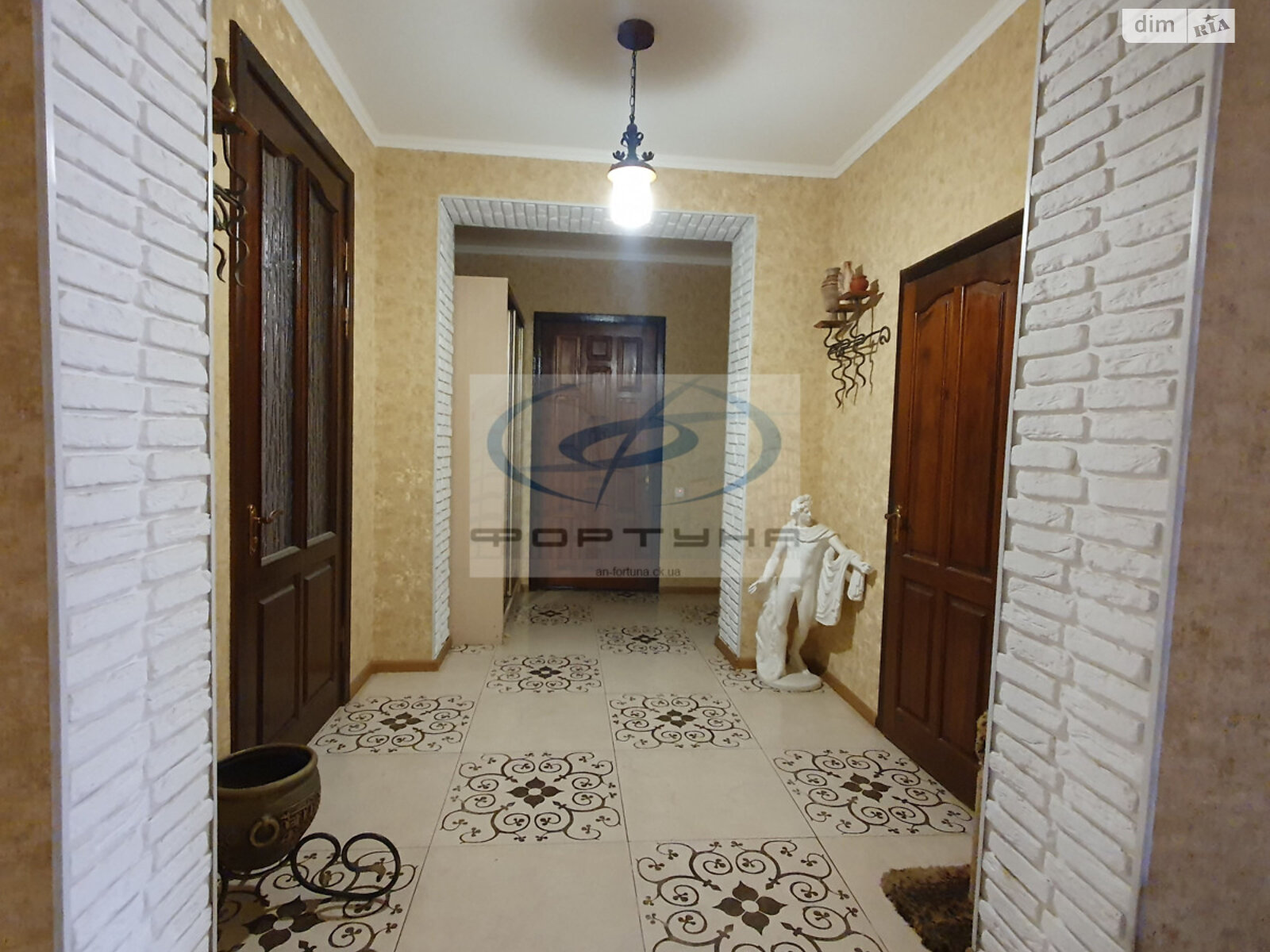 двоповерховий будинок з верандою, 250 кв. м, цегла. Продаж в Черкасах, район Соснівський фото 1 двоповерховий будинок з верандою, 250 кв. м, цегла. Продаж в Черкасах, район Соснівський фото 1