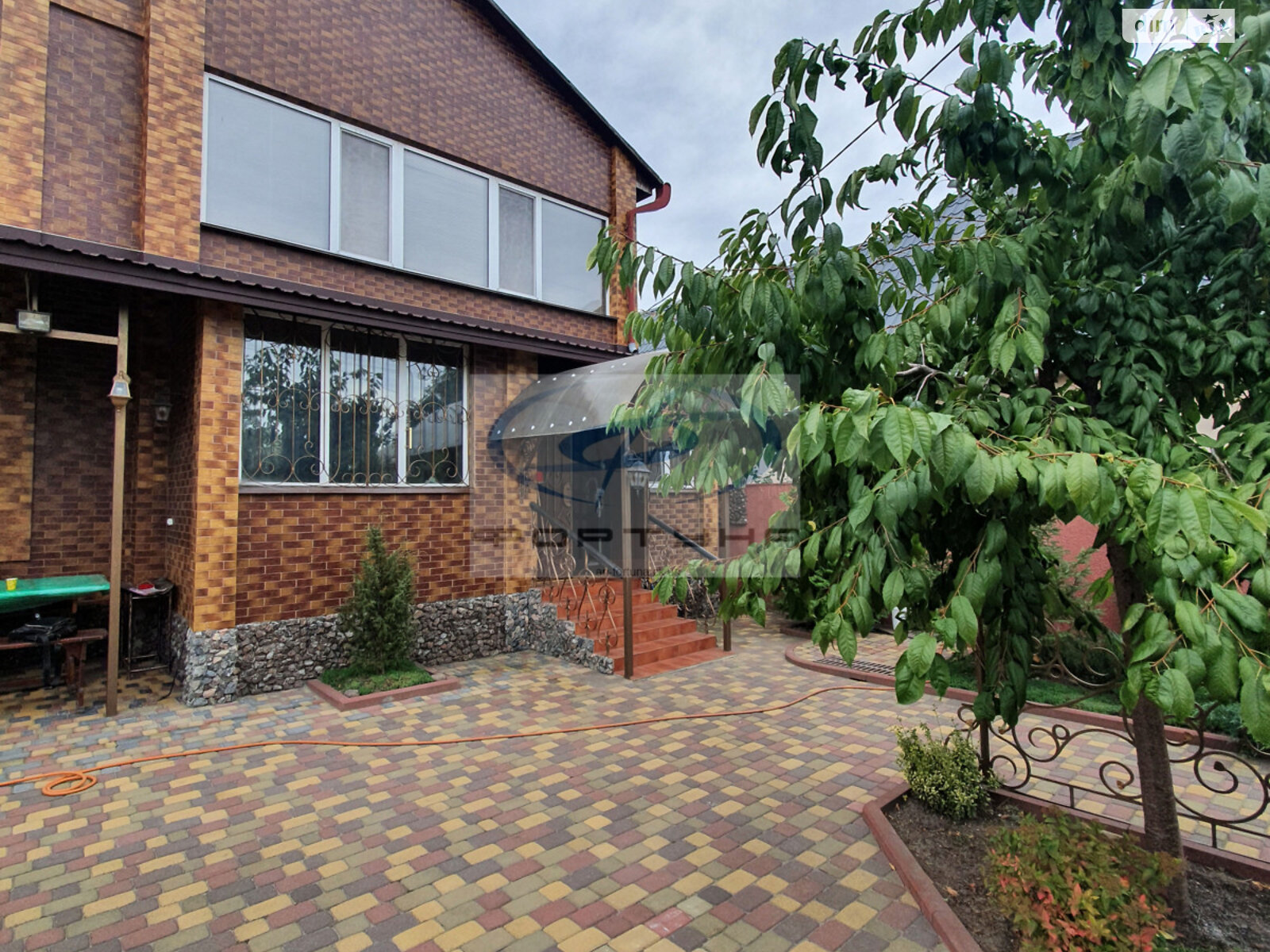 двоповерховий будинок з верандою, 250 кв. м, цегла. Продаж в Черкасах, район Соснівський фото 1 двоповерховий будинок з верандою, 250 кв. м, цегла. Продаж в Черкасах, район Соснівський фото 1