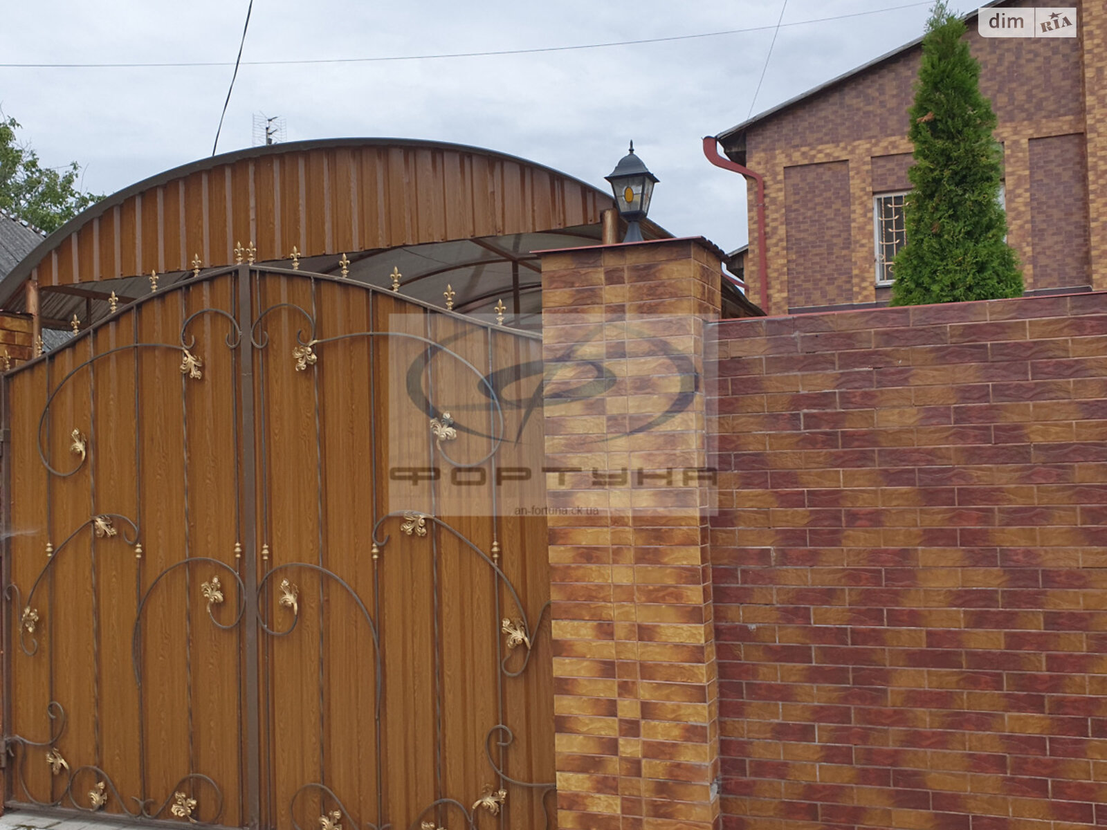 двоповерховий будинок з верандою, 250 кв. м, цегла. Продаж в Черкасах, район Соснівський фото 1 двоповерховий будинок з верандою, 250 кв. м, цегла. Продаж в Черкасах, район Соснівський фото 1