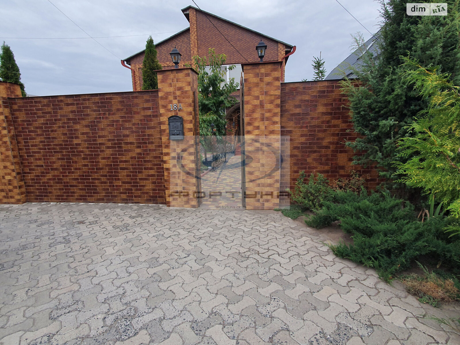 двоповерховий будинок з верандою, 250 кв. м, цегла. Продаж в Черкасах, район Соснівський фото 1 двоповерховий будинок з верандою, 250 кв. м, цегла. Продаж в Черкасах, район Соснівський фото 1