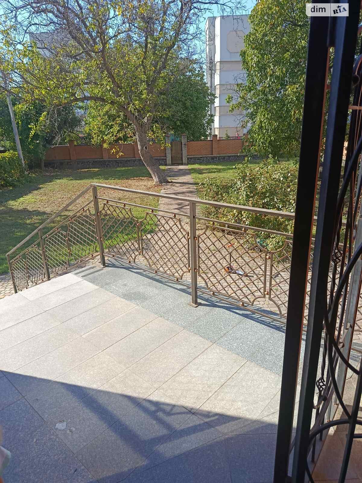 триповерховий будинок, 585 кв. м, цегла. Продаж в Черкасах, район Центр фото 1