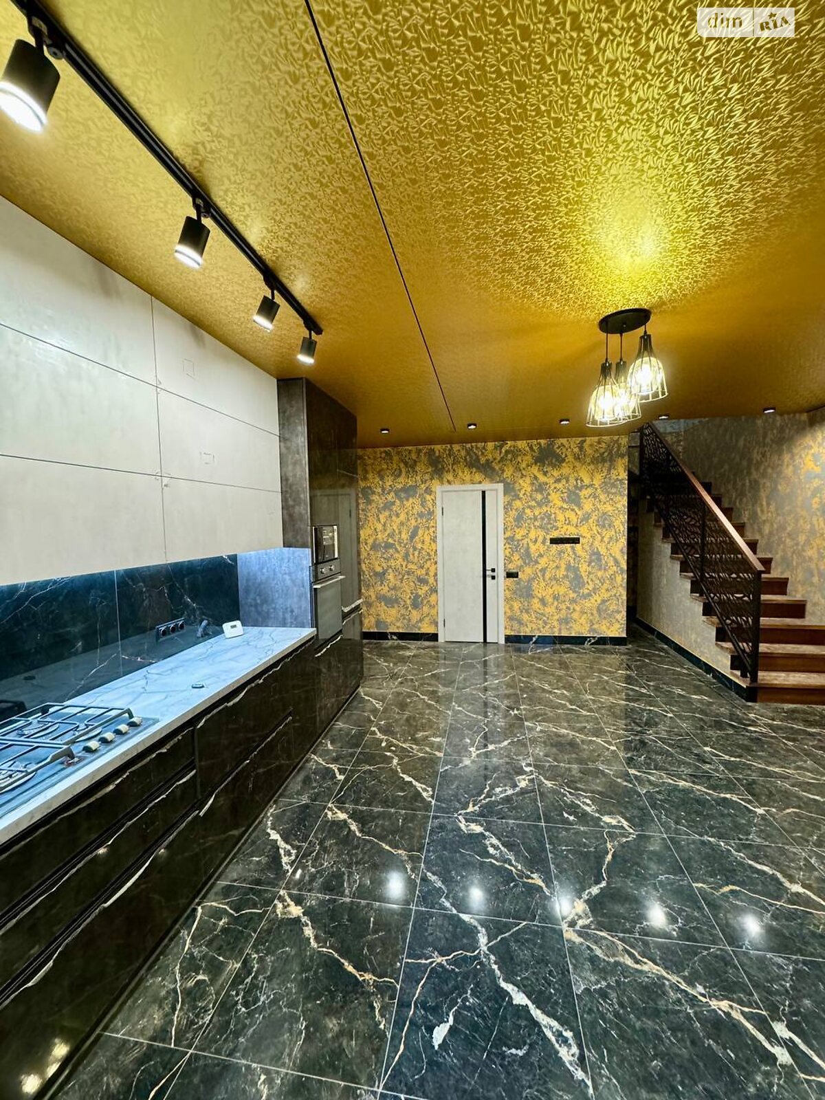двоповерховий будинок з балконом, 120 кв. м, цегла. Продаж в Черкасах фото 1 двоповерховий будинок з балконом, 120 кв. м, цегла. Продаж в Черкасах фото 1