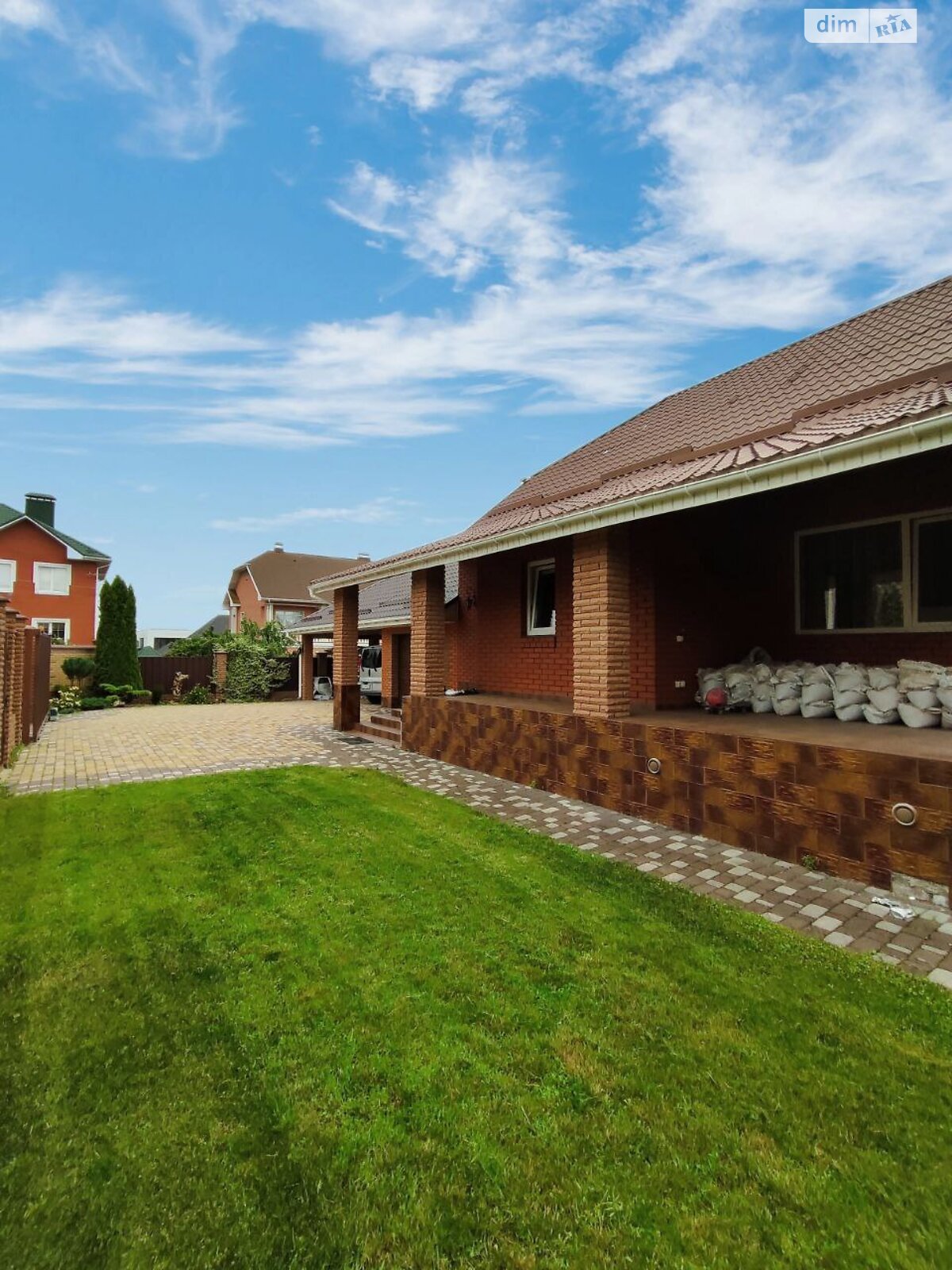 двухэтажный дом с гаражом, 154.8 кв. м, кирпич. Продажа в Чернигове район Бобровица фото 1 двухэтажный дом с гаражом, 154.8 кв. м, кирпич. Продажа в Чернигове район Бобровица фото 1