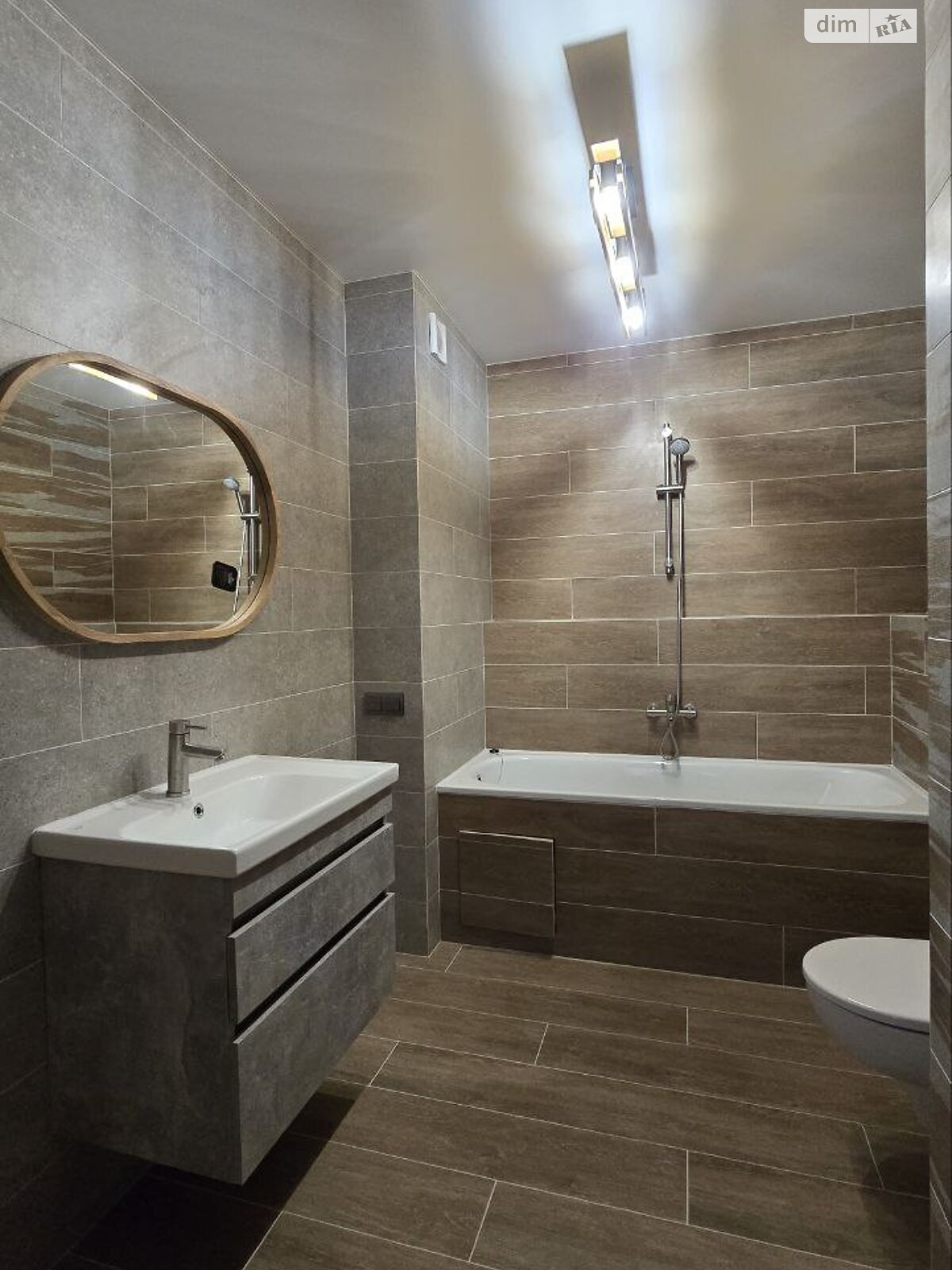 двухэтажный дом с ремонтом, 173.9 кв. м, кирпич. Продажа в Чернигове район Деснянский фото 1 двухэтажный дом с ремонтом, 173.9 кв. м, кирпич. Продажа в Чернигове район Деснянский фото 1