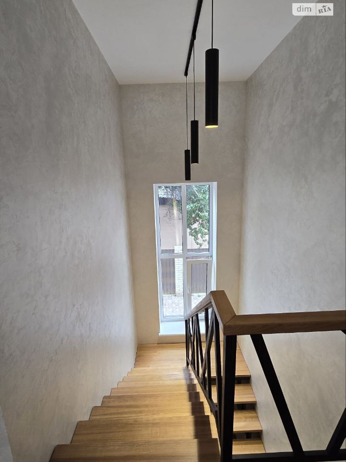 двухэтажный дом с ремонтом, 173.9 кв. м, кирпич. Продажа в Чернигове район Деснянский фото 1 двухэтажный дом с ремонтом, 173.9 кв. м, кирпич. Продажа в Чернигове район Деснянский фото 1