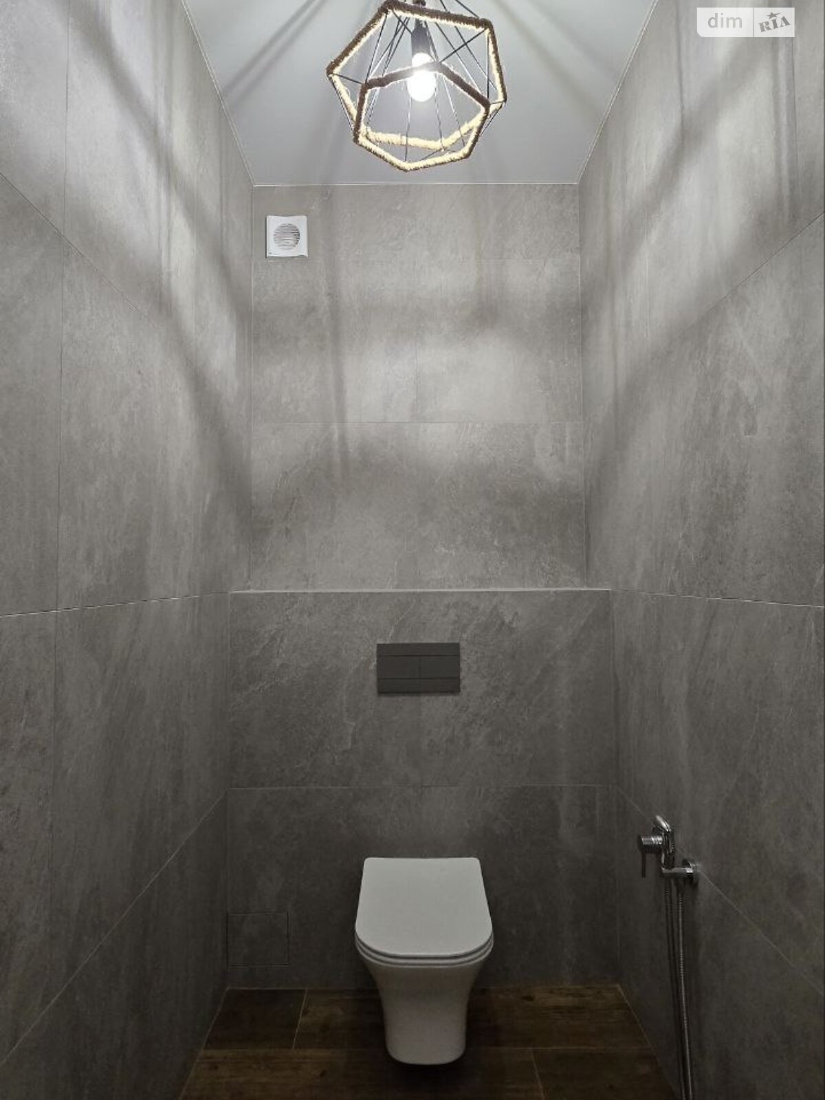 двухэтажный дом с ремонтом, 173.9 кв. м, кирпич. Продажа в Чернигове район Деснянский фото 1 двухэтажный дом с ремонтом, 173.9 кв. м, кирпич. Продажа в Чернигове район Деснянский фото 1