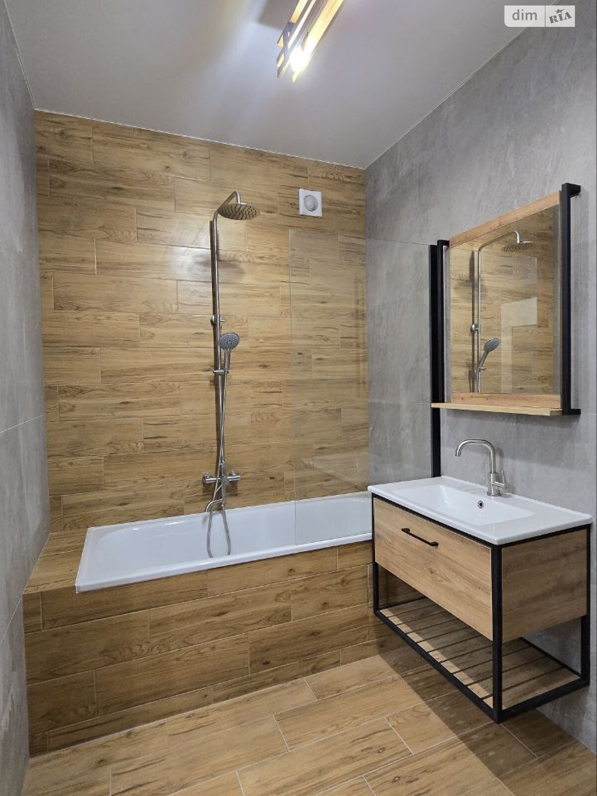 двухэтажный дом с ремонтом, 173.9 кв. м, кирпич. Продажа в Чернигове район Деснянский фото 1 двухэтажный дом с ремонтом, 173.9 кв. м, кирпич. Продажа в Чернигове район Деснянский фото 1