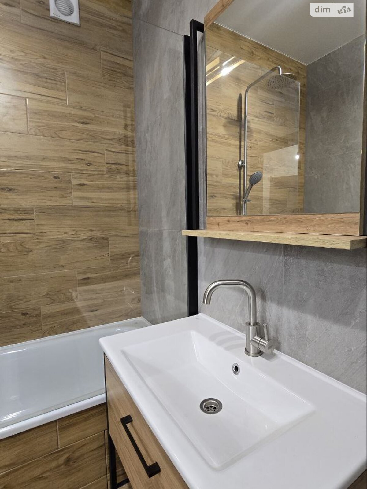 двухэтажный дом с ремонтом, 173.9 кв. м, кирпич. Продажа в Чернигове район Деснянский фото 1 двухэтажный дом с ремонтом, 173.9 кв. м, кирпич. Продажа в Чернигове район Деснянский фото 1