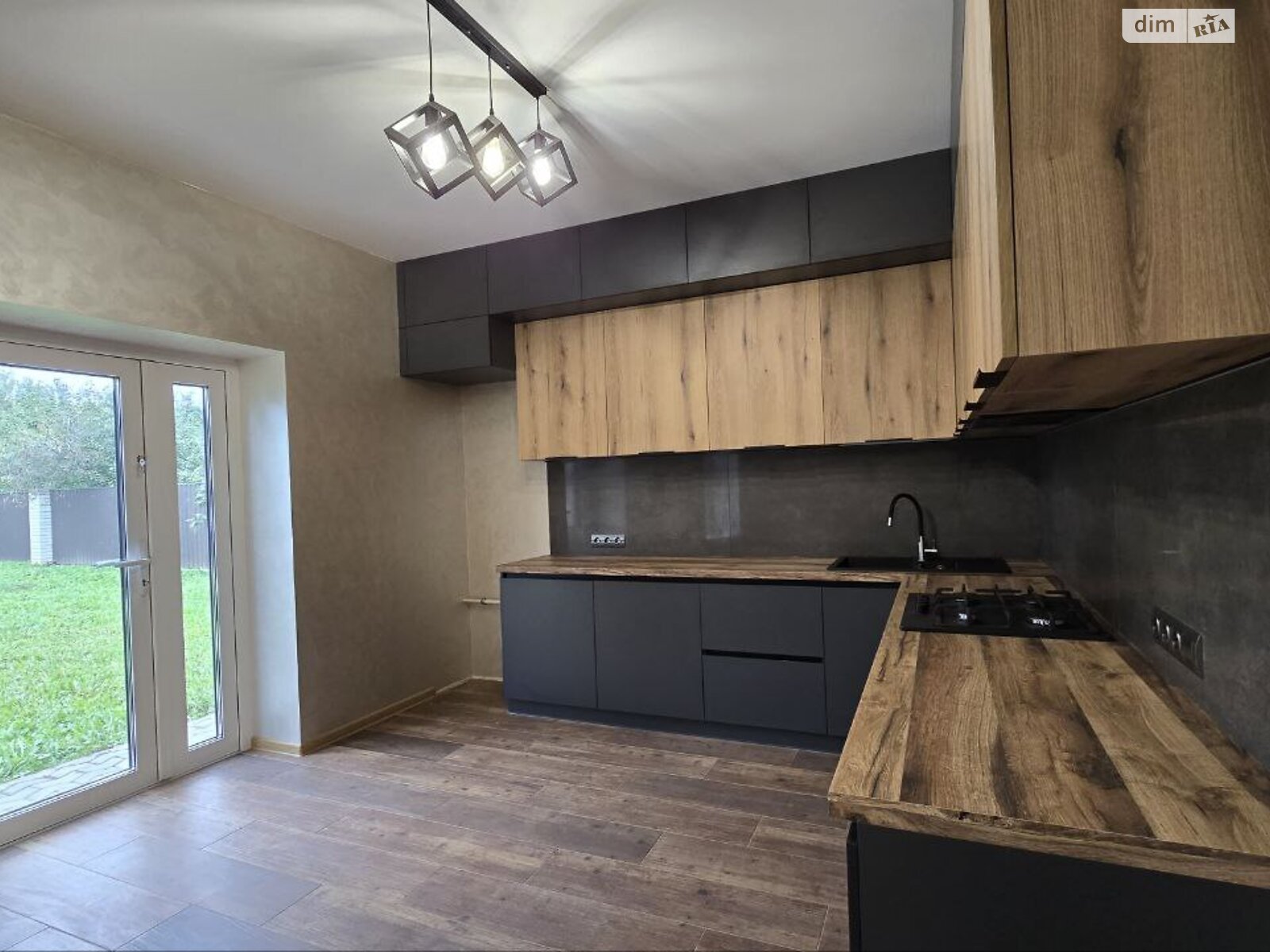 двухэтажный дом с ремонтом, 173.9 кв. м, кирпич. Продажа в Чернигове район Деснянский фото 1 двухэтажный дом с ремонтом, 173.9 кв. м, кирпич. Продажа в Чернигове район Деснянский фото 1