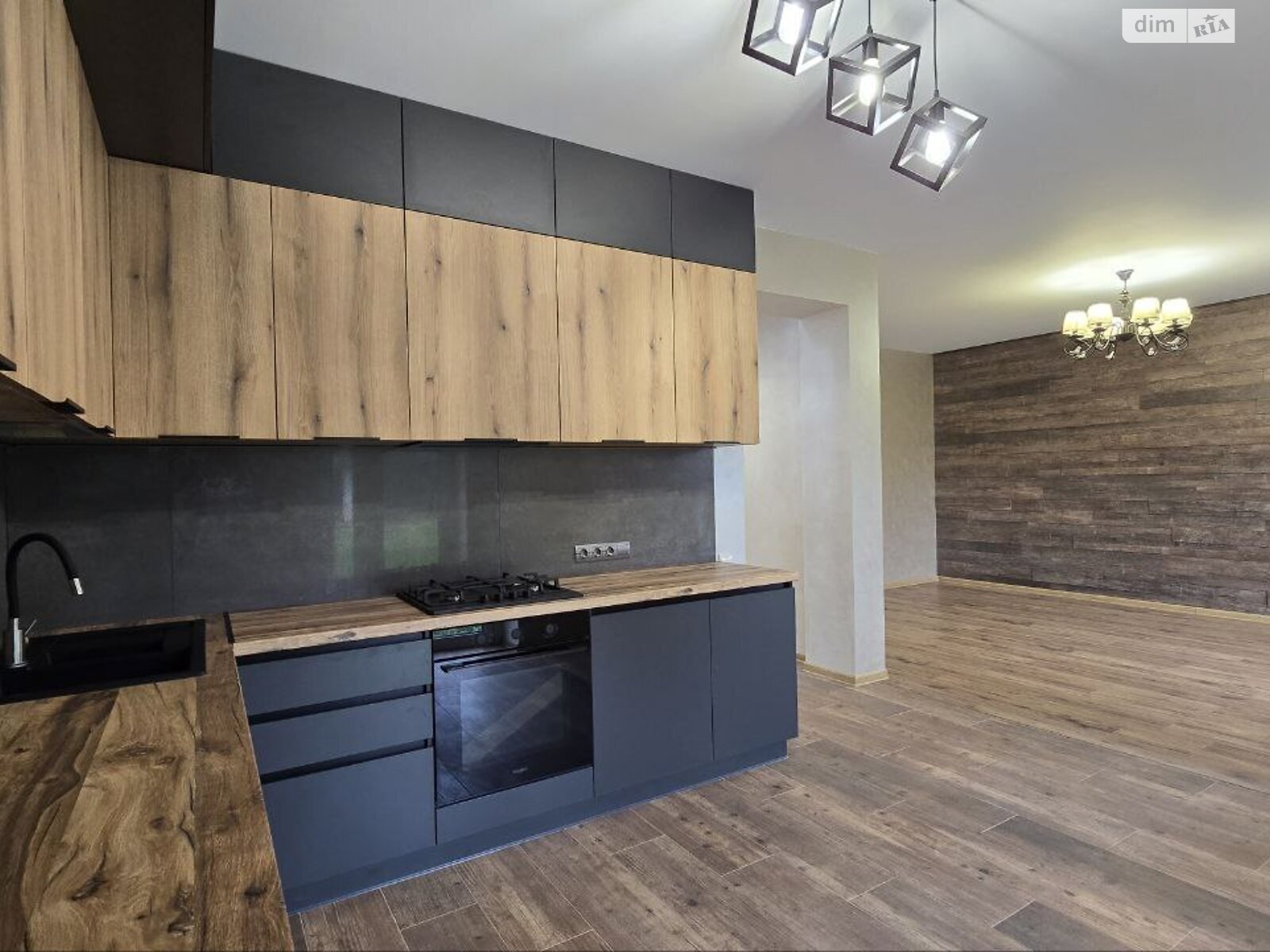 двухэтажный дом с ремонтом, 173.9 кв. м, кирпич. Продажа в Чернигове район Деснянский фото 1 двухэтажный дом с ремонтом, 173.9 кв. м, кирпич. Продажа в Чернигове район Деснянский фото 1