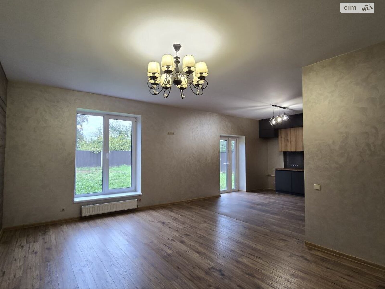 двухэтажный дом с ремонтом, 173.9 кв. м, кирпич. Продажа в Чернигове район Деснянский фото 1 двухэтажный дом с ремонтом, 173.9 кв. м, кирпич. Продажа в Чернигове район Деснянский фото 1