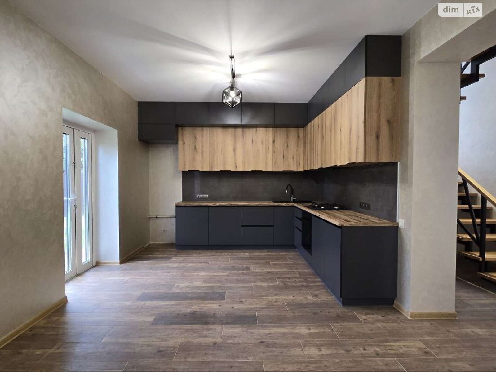 двухэтажный дом с ремонтом, 173.9 кв. м, кирпич. Продажа в Чернигове район Деснянский фото 1 двухэтажный дом с ремонтом, 173.9 кв. м, кирпич. Продажа в Чернигове район Деснянский фото 1