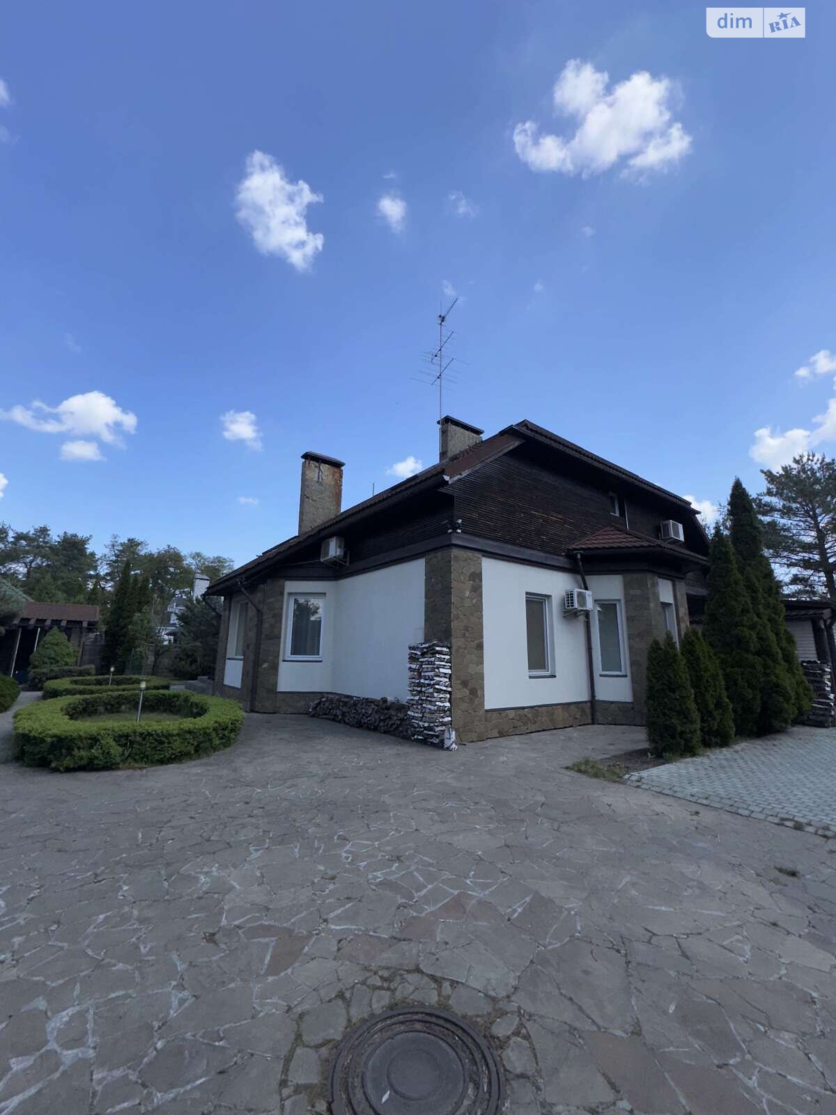 двоповерховий будинок з гаражем, 248.1 кв. м, цегла. Продаж в Чернігові, район Яловщина фото 1 двоповерховий будинок з гаражем, 248.1 кв. м, цегла. Продаж в Чернігові, район Яловщина фото 1
