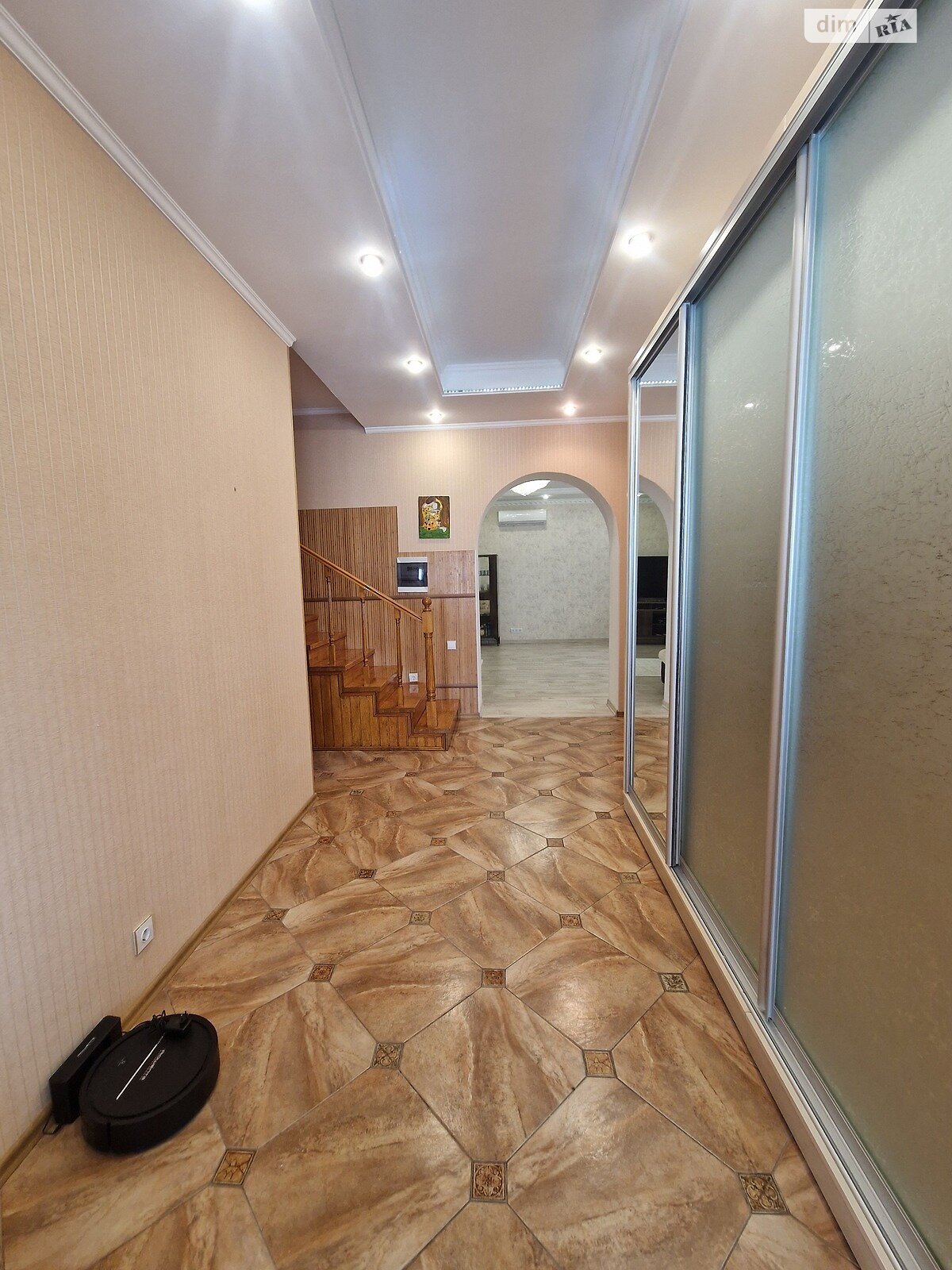 двухэтажный дом с гаражом, 213.3 кв. м, ракушечник (ракушняк). Продажа в Черноморске фото 1