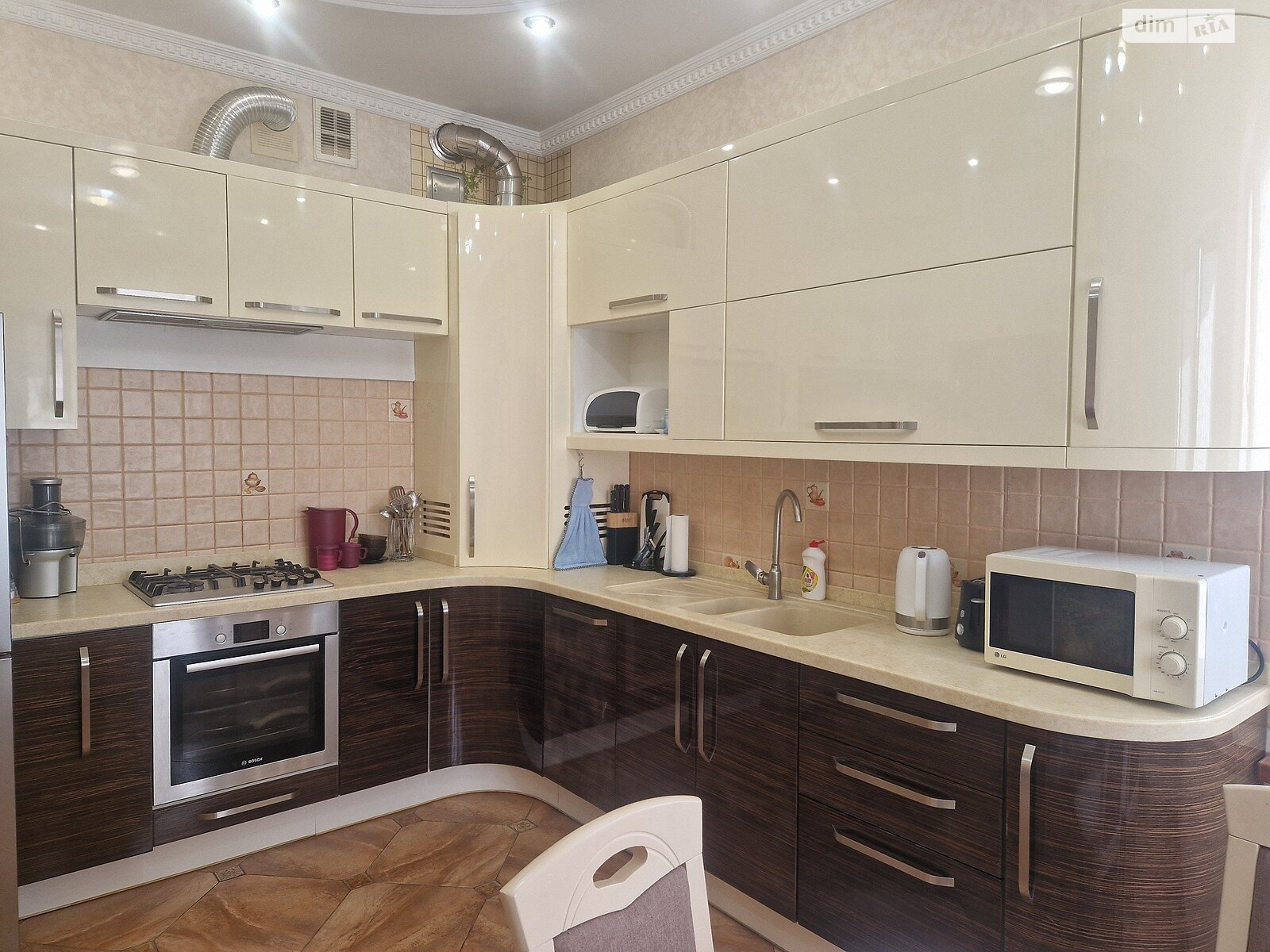 двухэтажный дом с гаражом, 213.3 кв. м, ракушечник (ракушняк). Продажа в Черноморске фото 1