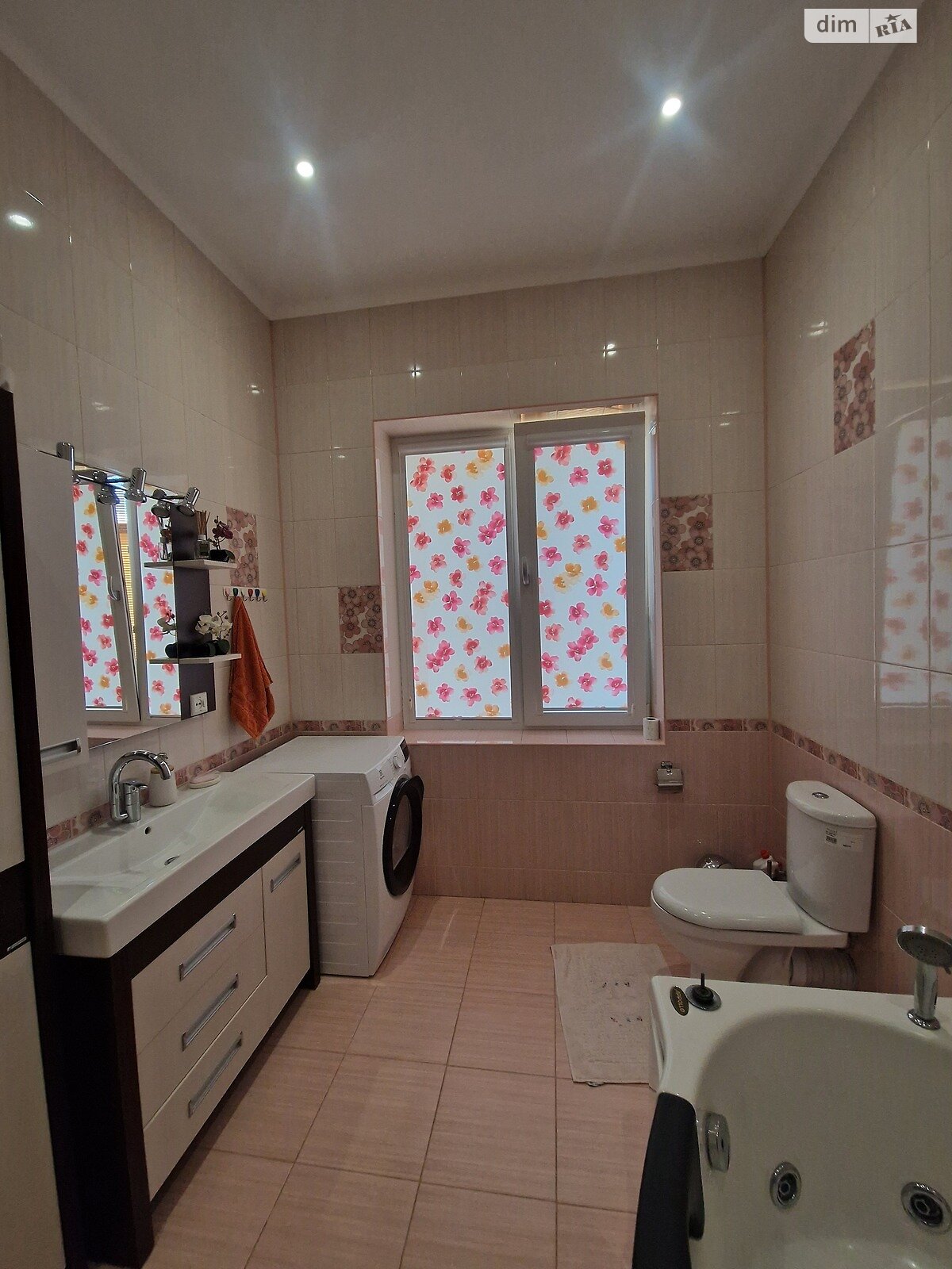 двухэтажный дом с гаражом, 213.3 кв. м, ракушечник (ракушняк). Продажа в Черноморске фото 1
