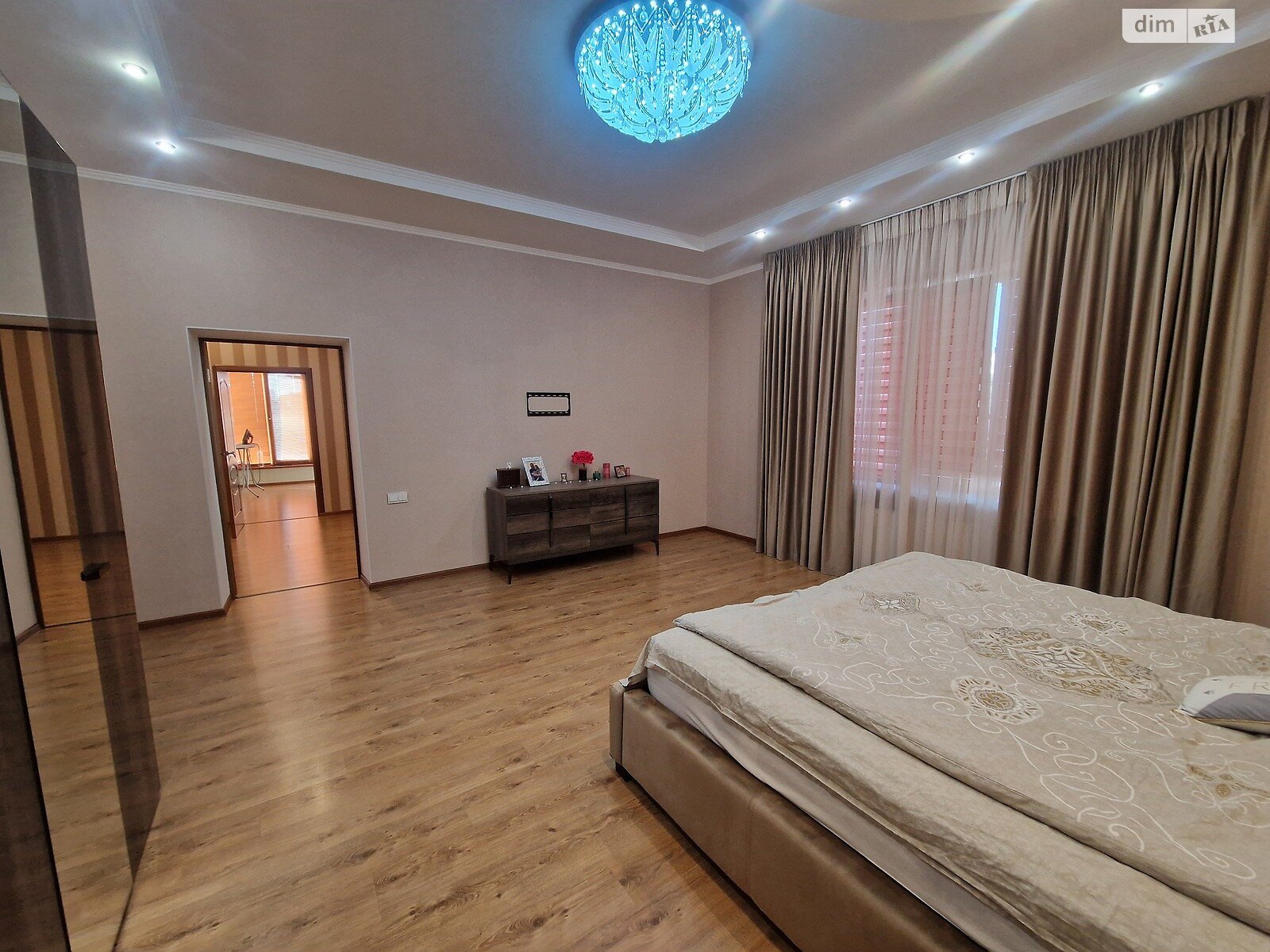 двухэтажный дом с гаражом, 213.3 кв. м, ракушечник (ракушняк). Продажа в Черноморске фото 1