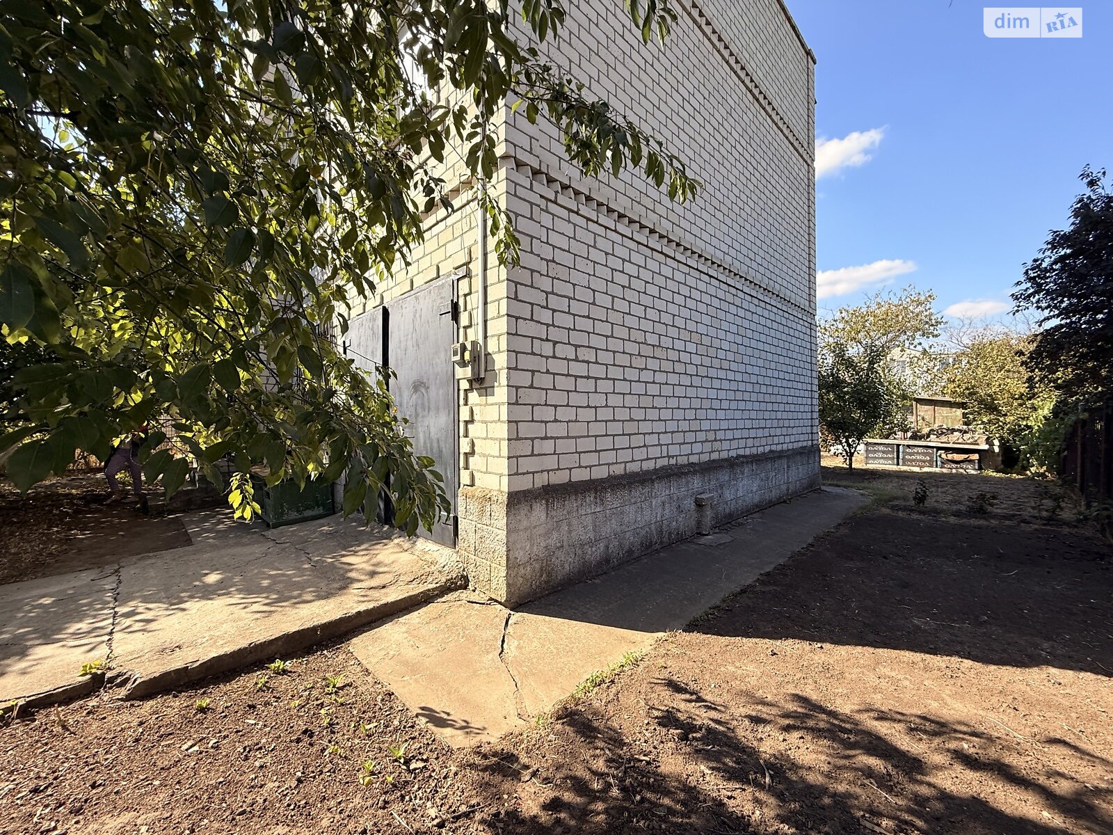 двухэтажный дом с гаражом, 130 кв. м, кирпич. Продажа в Великодолинском фото 1