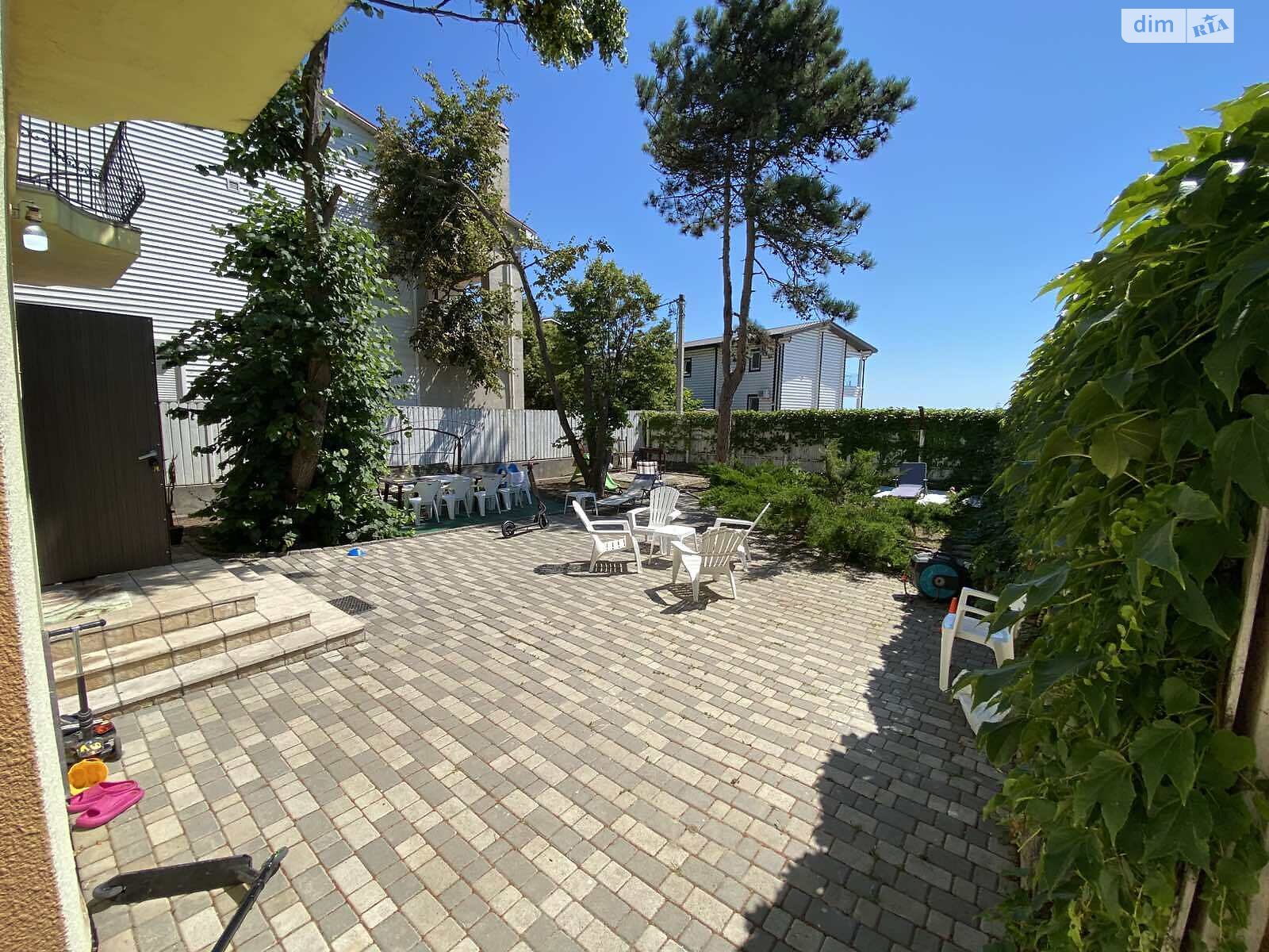 трехэтажный дом с балконом, 220 кв. м, кирпич. Продажа в Черноморске район Ильичевск фото 1 трехэтажный дом с балконом, 220 кв. м, кирпич. Продажа в Черноморске район Ильичевск фото 1