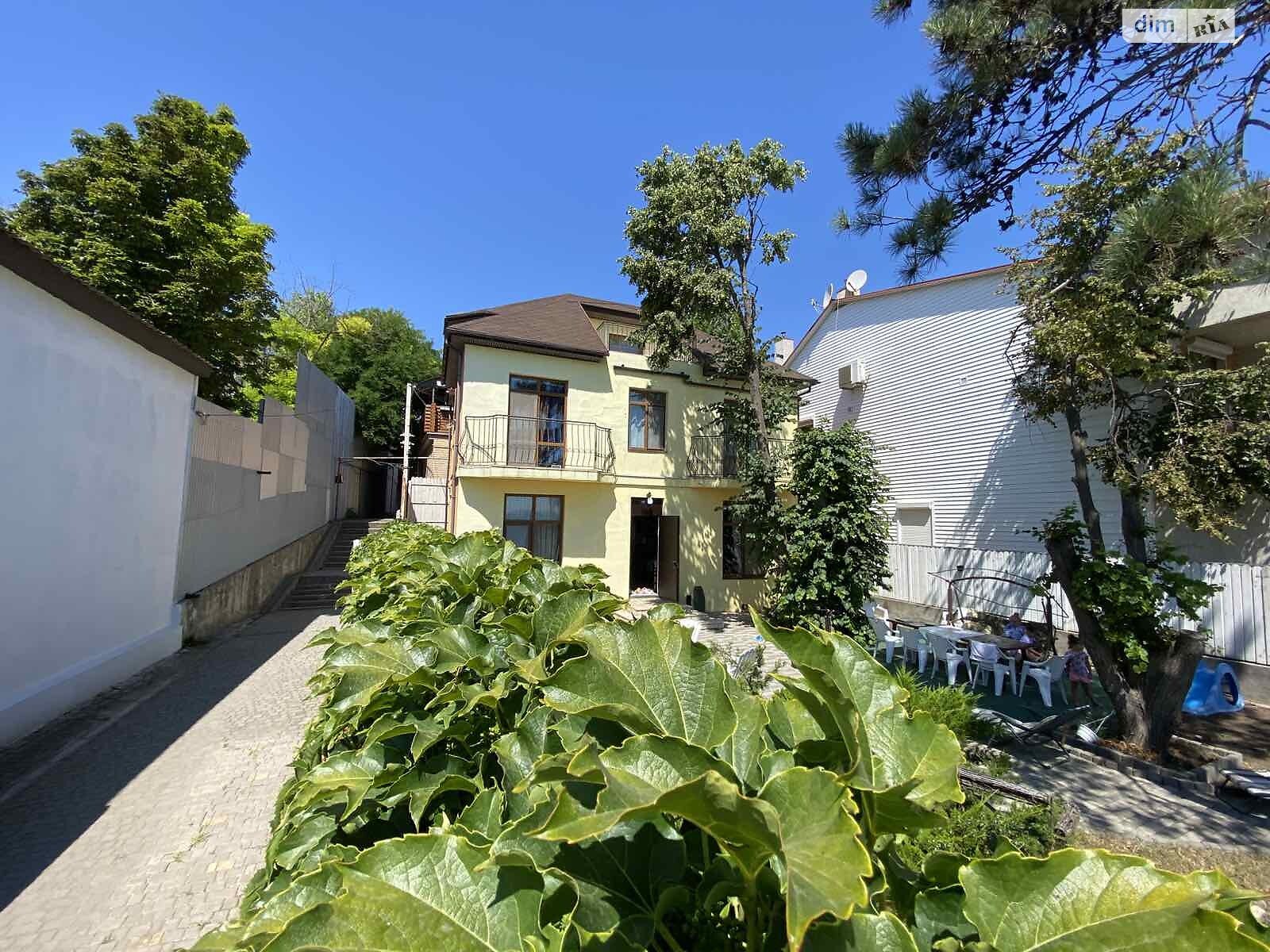 трехэтажный дом с балконом, 220 кв. м, кирпич. Продажа в Черноморске район Ильичевск фото 1 трехэтажный дом с балконом, 220 кв. м, кирпич. Продажа в Черноморске район Ильичевск фото 1