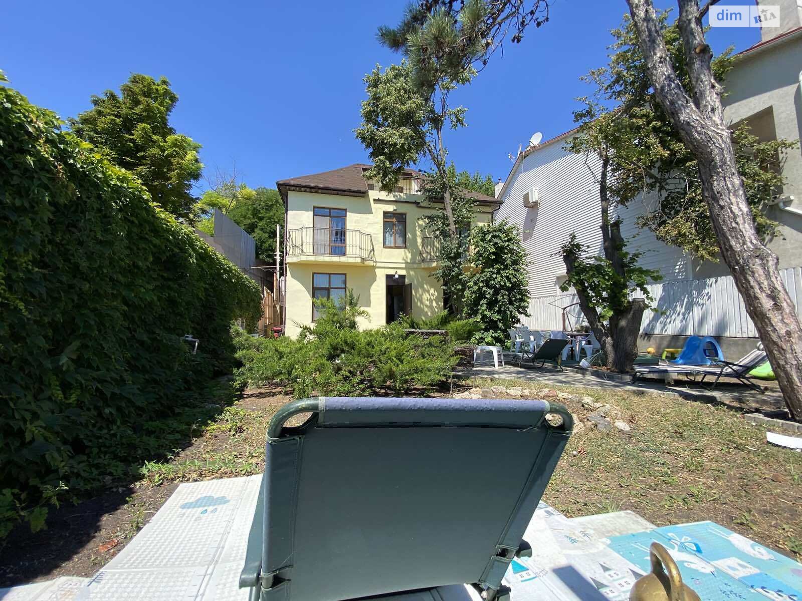 трехэтажный дом с балконом, 220 кв. м, кирпич. Продажа в Черноморске район Ильичевск фото 1 трехэтажный дом с балконом, 220 кв. м, кирпич. Продажа в Черноморске район Ильичевск фото 1