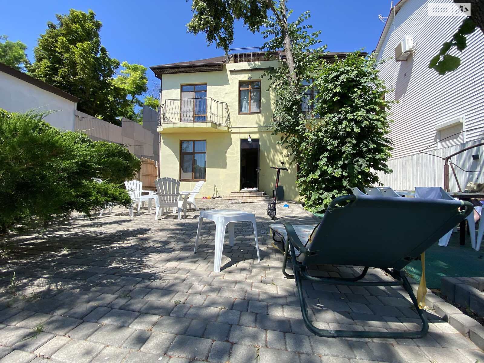 трехэтажный дом с балконом, 220 кв. м, кирпич. Продажа в Черноморске район Ильичевск фото 1 трехэтажный дом с балконом, 220 кв. м, кирпич. Продажа в Черноморске район Ильичевск фото 1