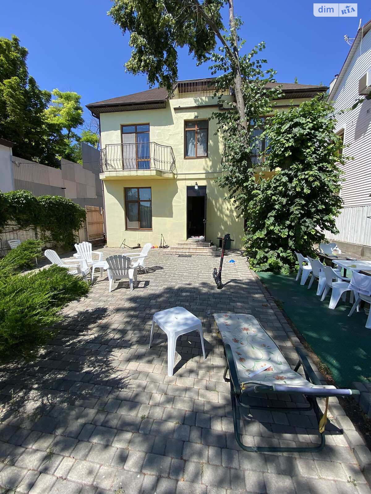 трехэтажный дом с балконом, 220 кв. м, кирпич. Продажа в Черноморске район Ильичевск фото 1 трехэтажный дом с балконом, 220 кв. м, кирпич. Продажа в Черноморске район Ильичевск фото 1