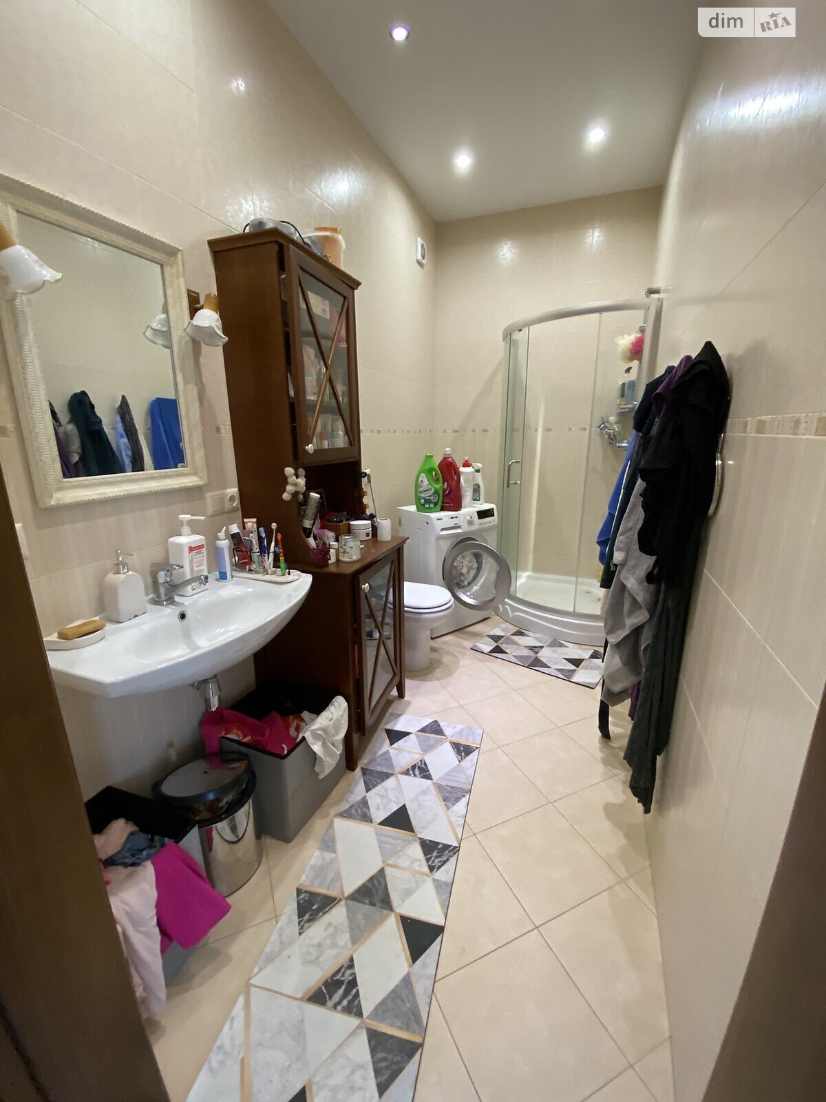 трехэтажный дом с балконом, 220 кв. м, кирпич. Продажа в Черноморске район Ильичевск фото 1 трехэтажный дом с балконом, 220 кв. м, кирпич. Продажа в Черноморске район Ильичевск фото 1