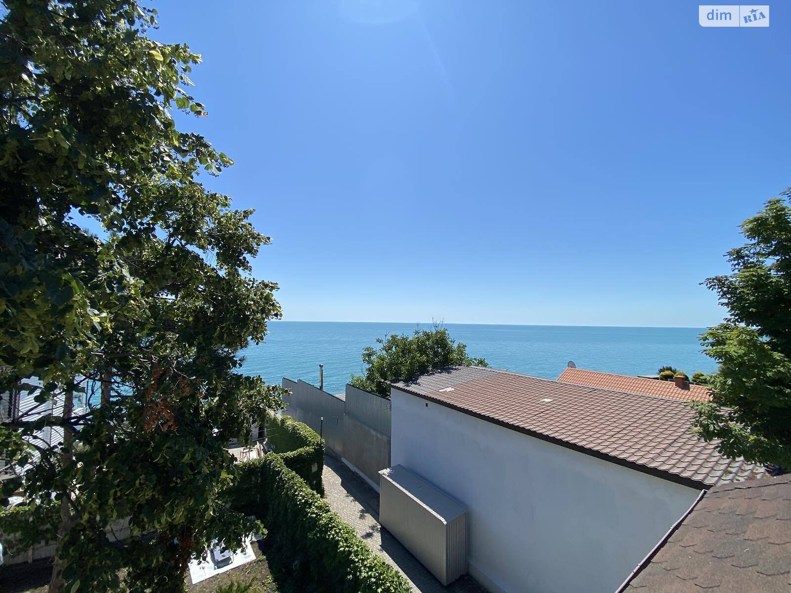 трехэтажный дом с балконом, 220 кв. м, кирпич. Продажа в Черноморске район Ильичевск фото 1 трехэтажный дом с балконом, 220 кв. м, кирпич. Продажа в Черноморске район Ильичевск фото 1