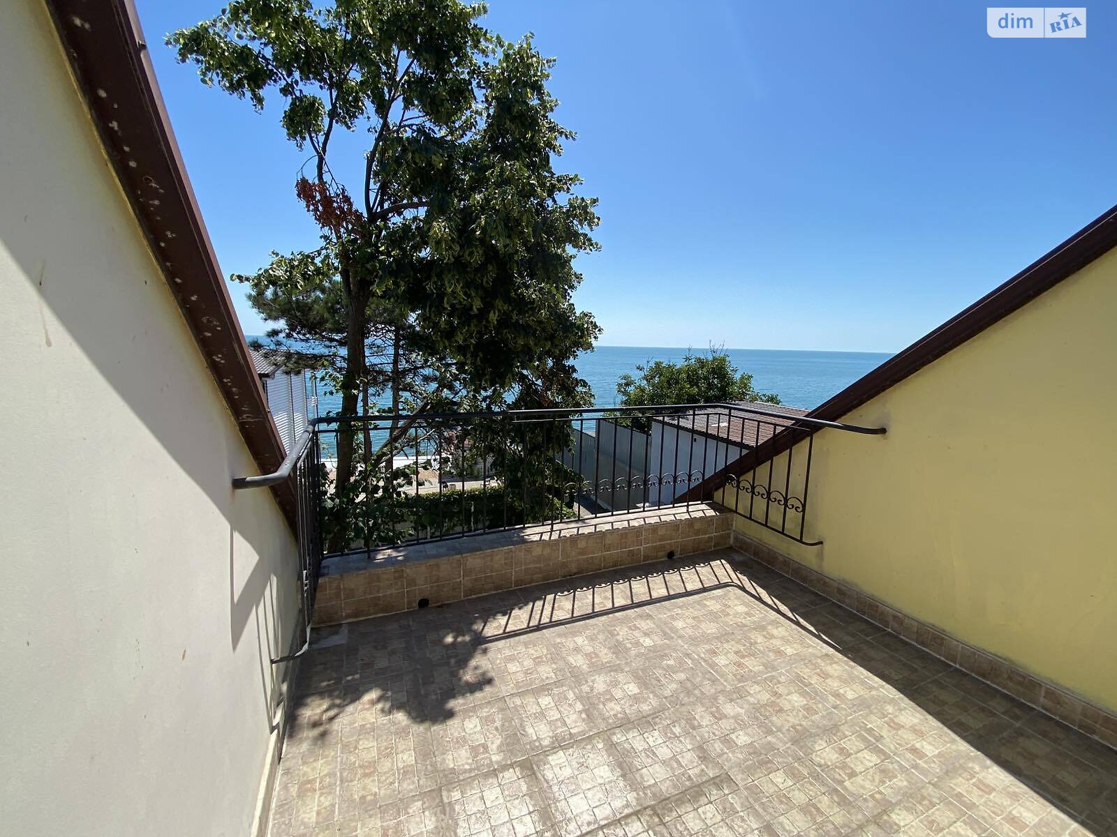 трехэтажный дом с балконом, 220 кв. м, кирпич. Продажа в Черноморске район Ильичевск фото 1 трехэтажный дом с балконом, 220 кв. м, кирпич. Продажа в Черноморске район Ильичевск фото 1