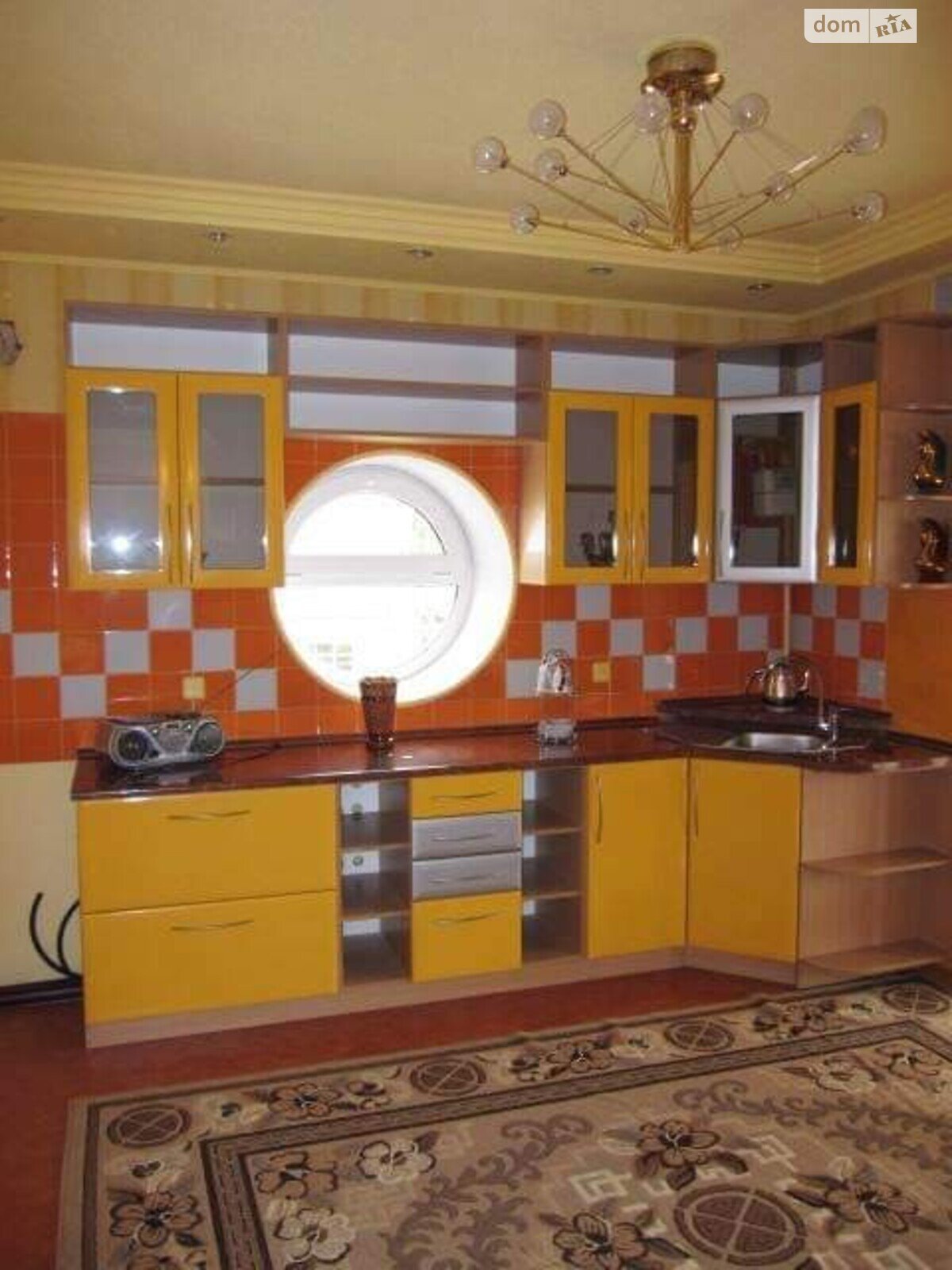 двухэтажный дом с гаражом, 230 кв. м, кирпич. Продажа в Черноморске район Ильичевск фото 1