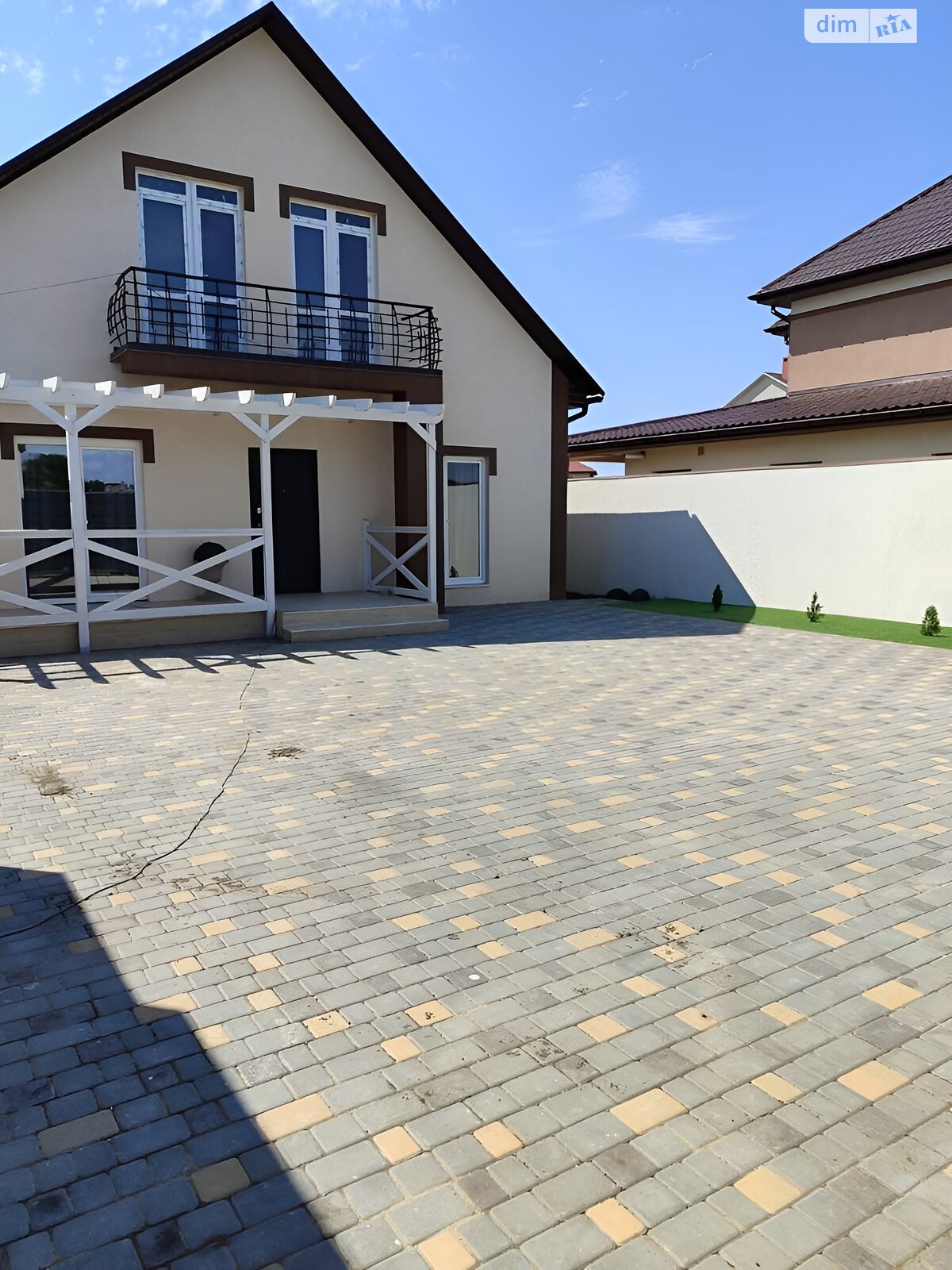 двухэтажный дом с гаражом, 230 кв. м, кирпич. Продажа в Черноморске район Ильичевск фото 1 двухэтажный дом с гаражом, 230 кв. м, кирпич. Продажа в Черноморске район Ильичевск фото 1